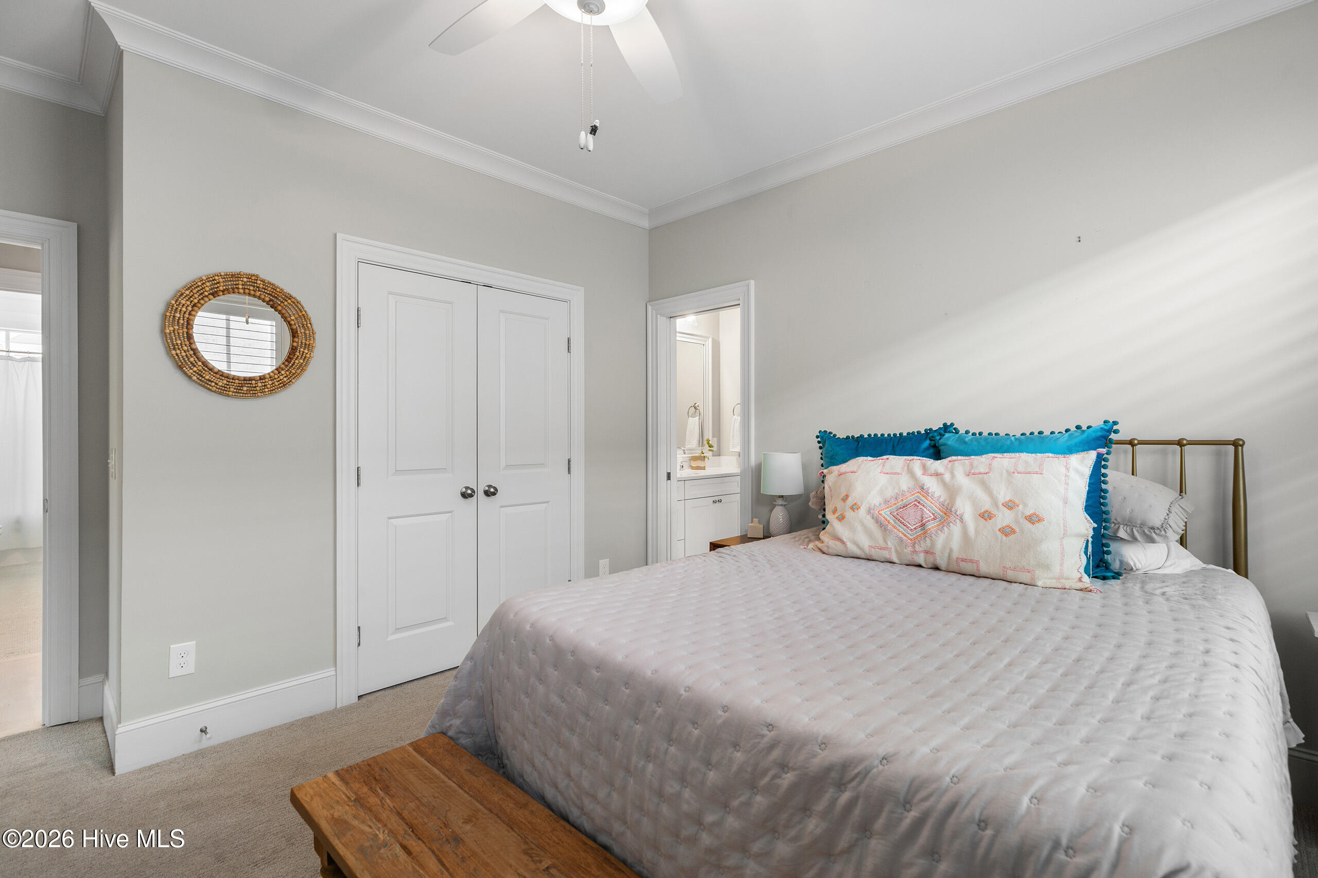 100563719 | Photo 48