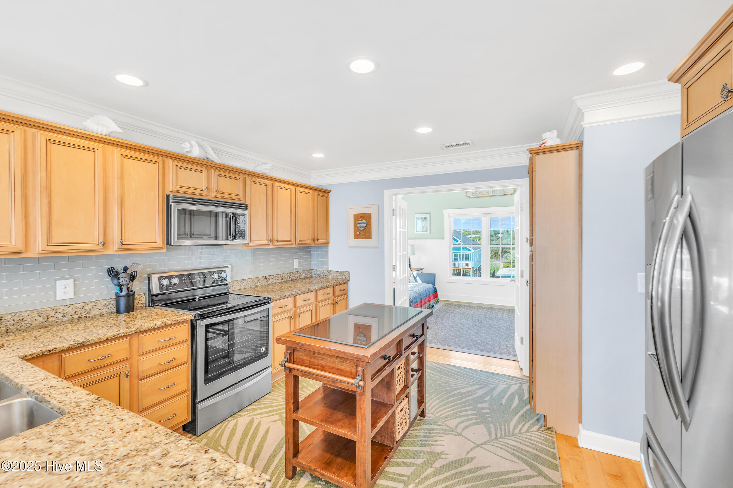 100509917 | Photo 15