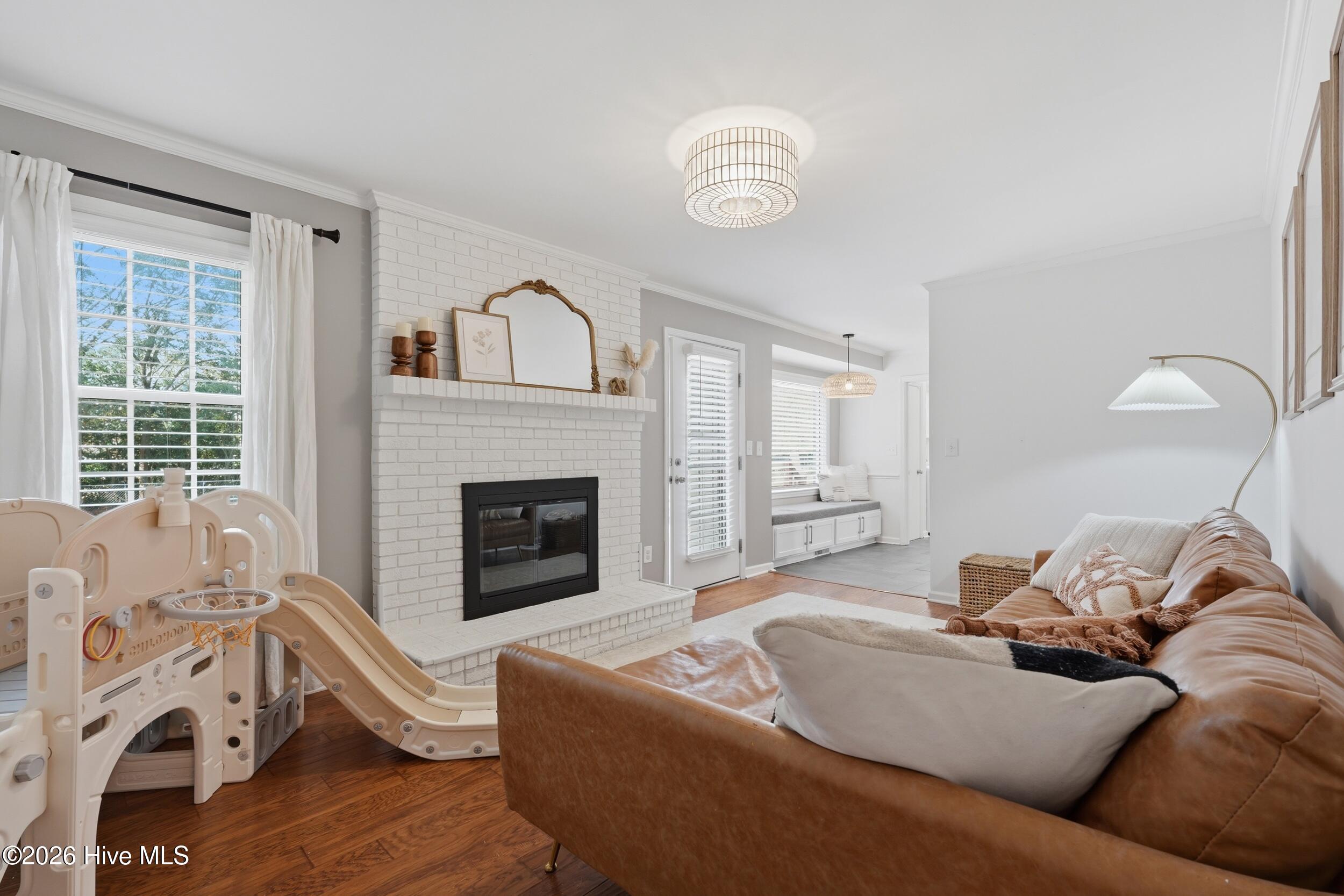 100561362 | Photo 25