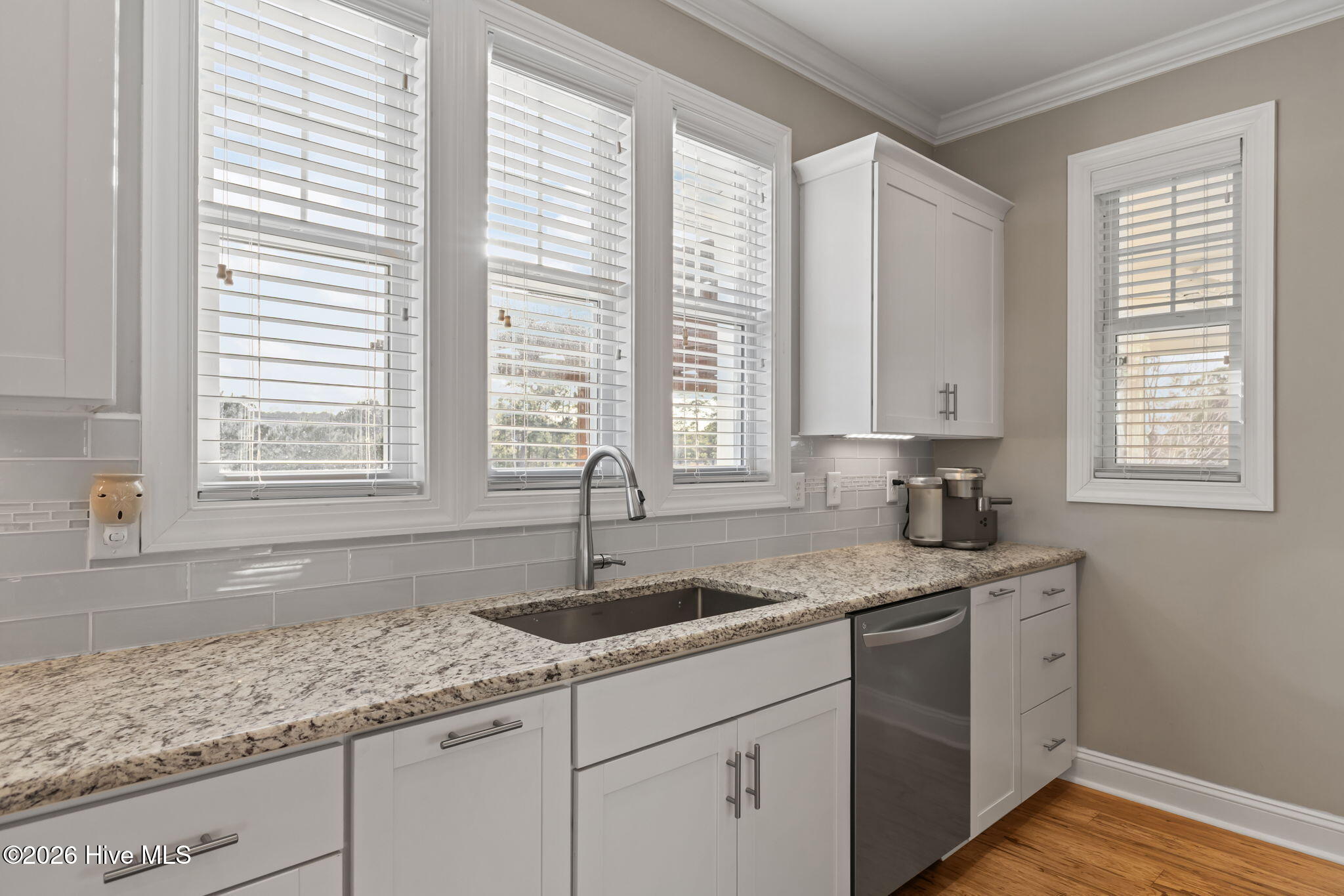 100560344 | Photo 41