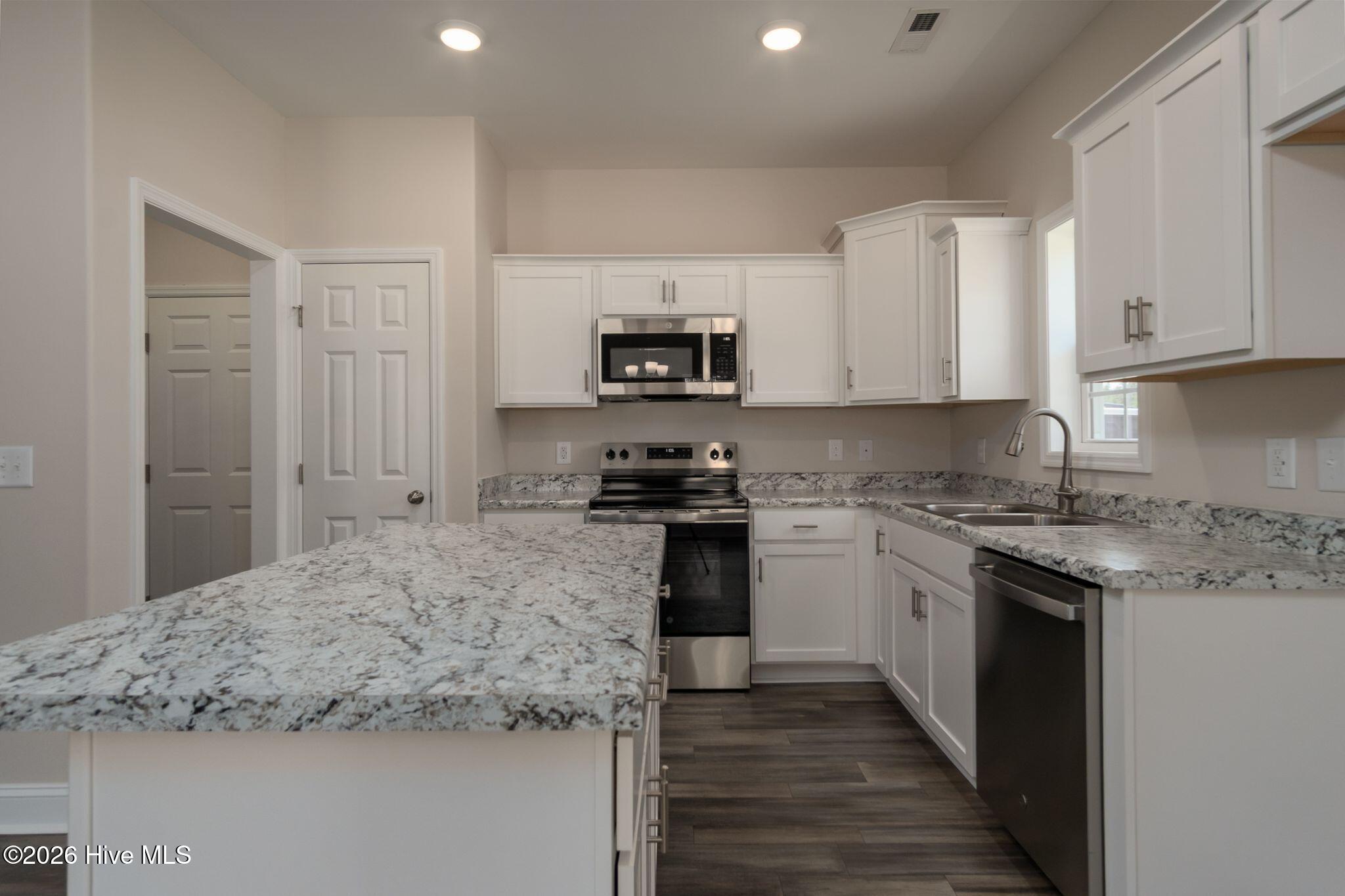 104 Palo Alto Park Drive, Maysville, NC 28555 – photo 18: Kitchen