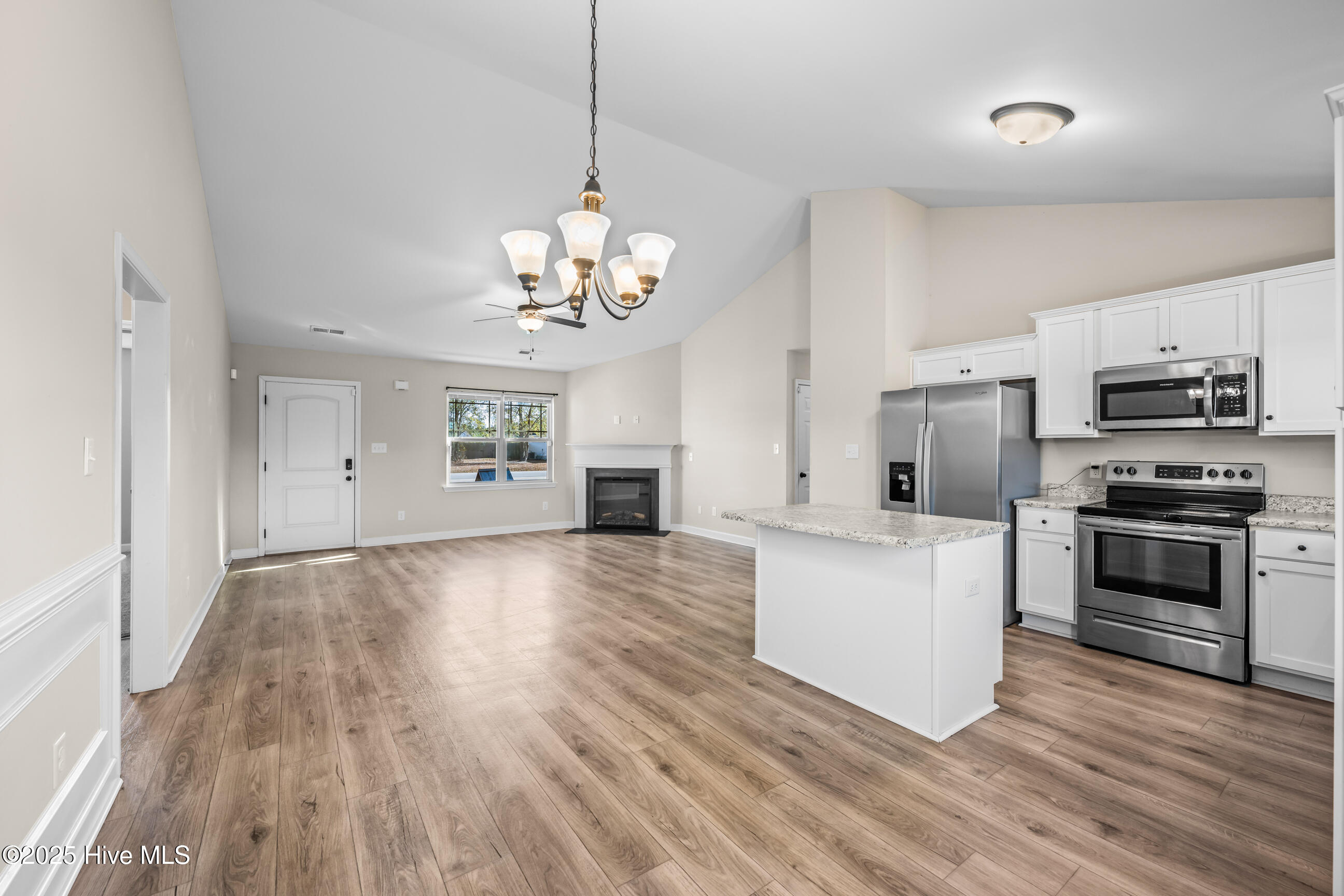 100544958 | Photo 11