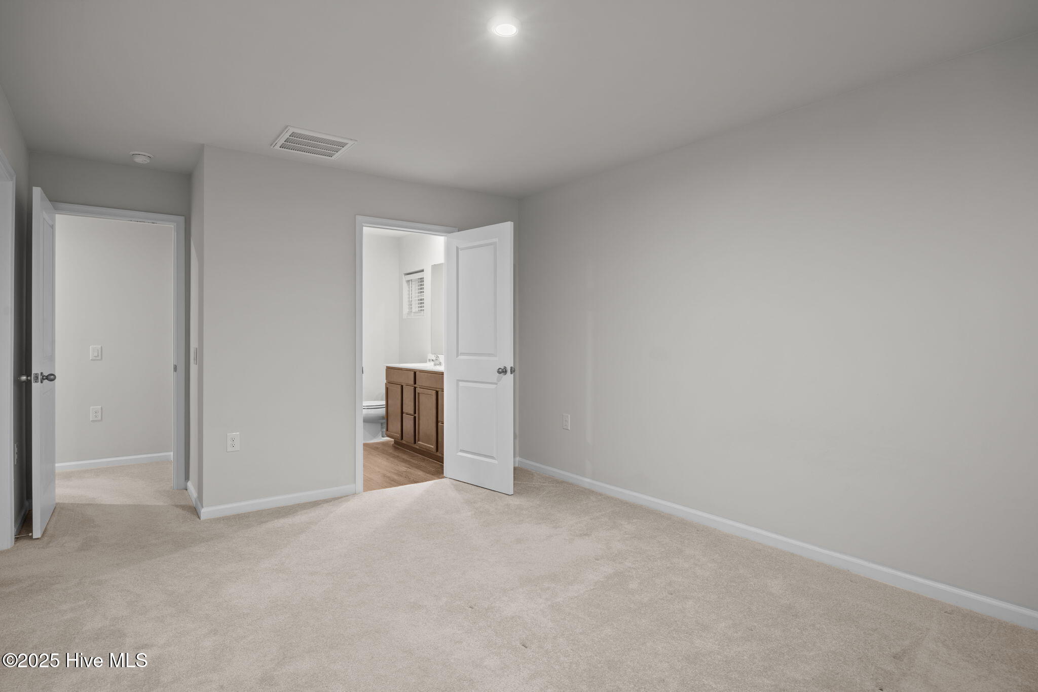 100546281 | Photo 29