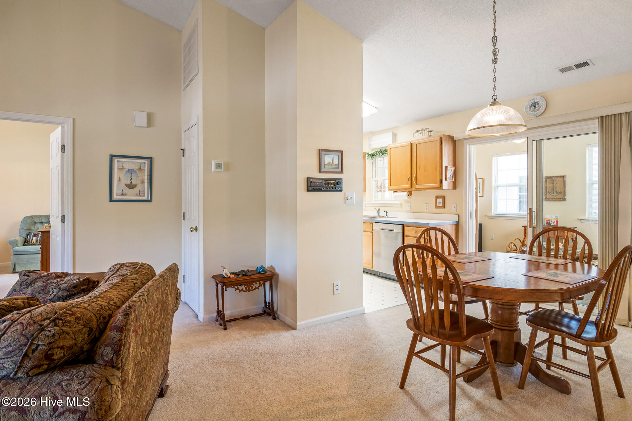 100566913 | Photo 15