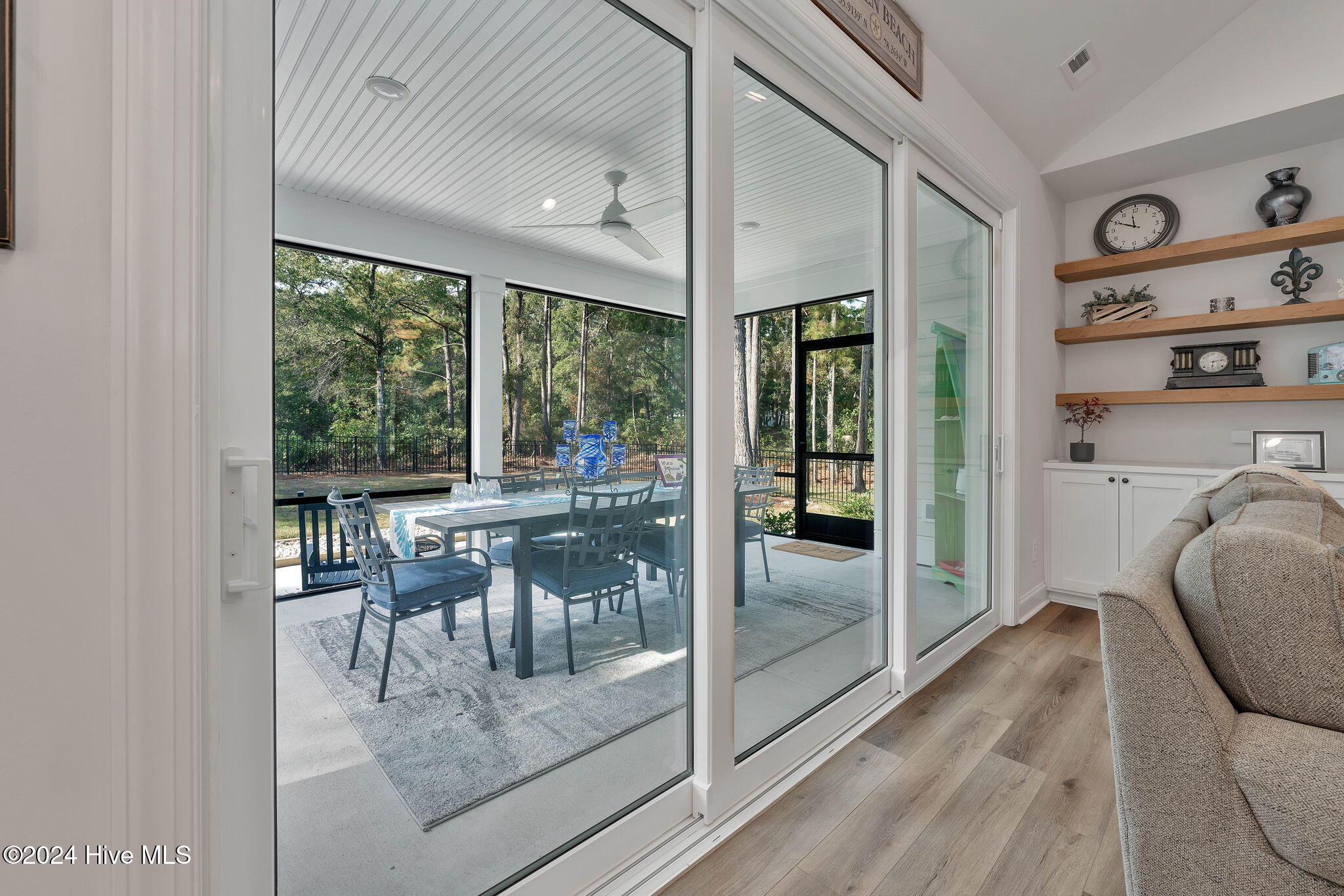 100478916 | Photo 27