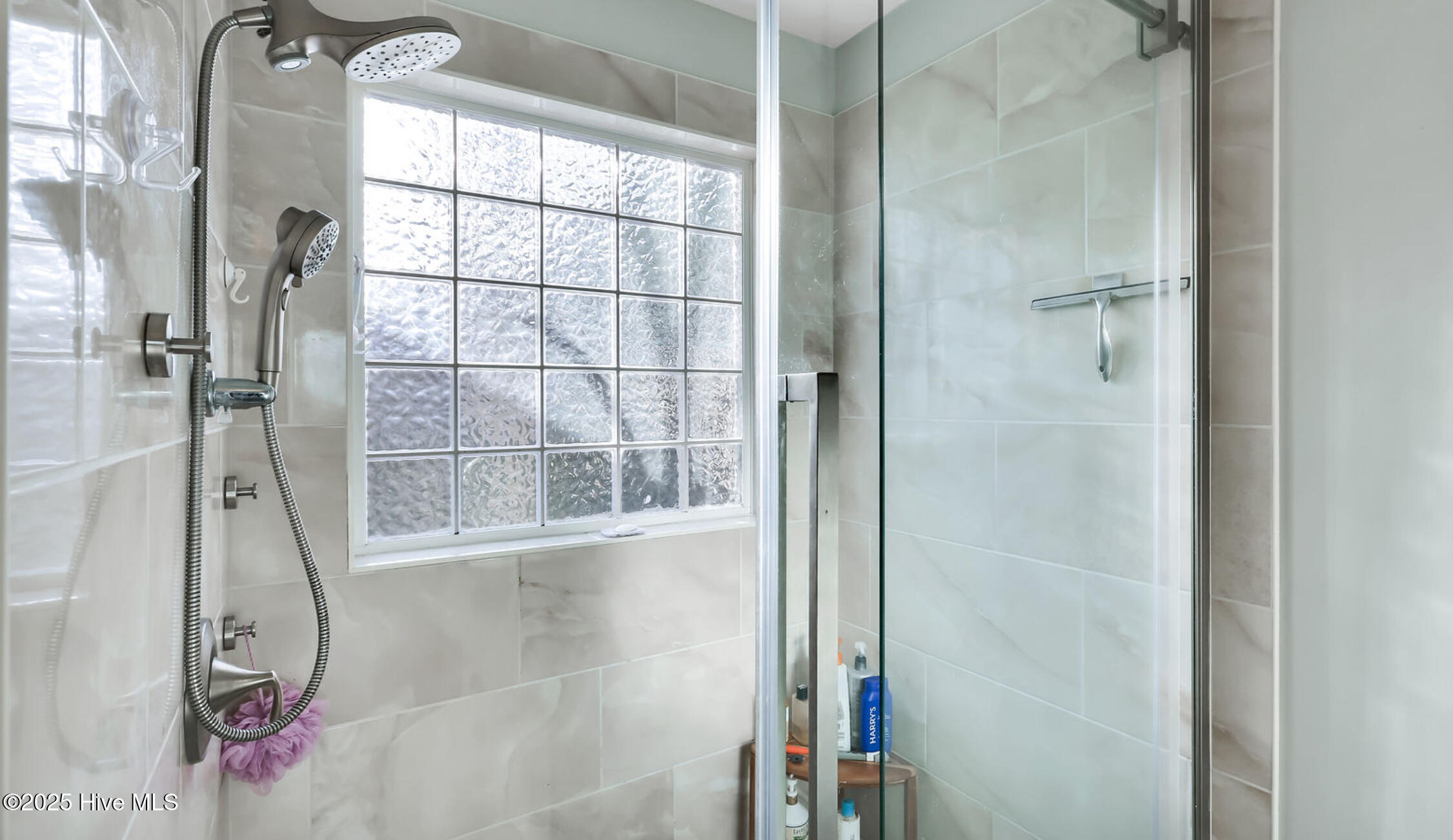 100547163 | Photo 25