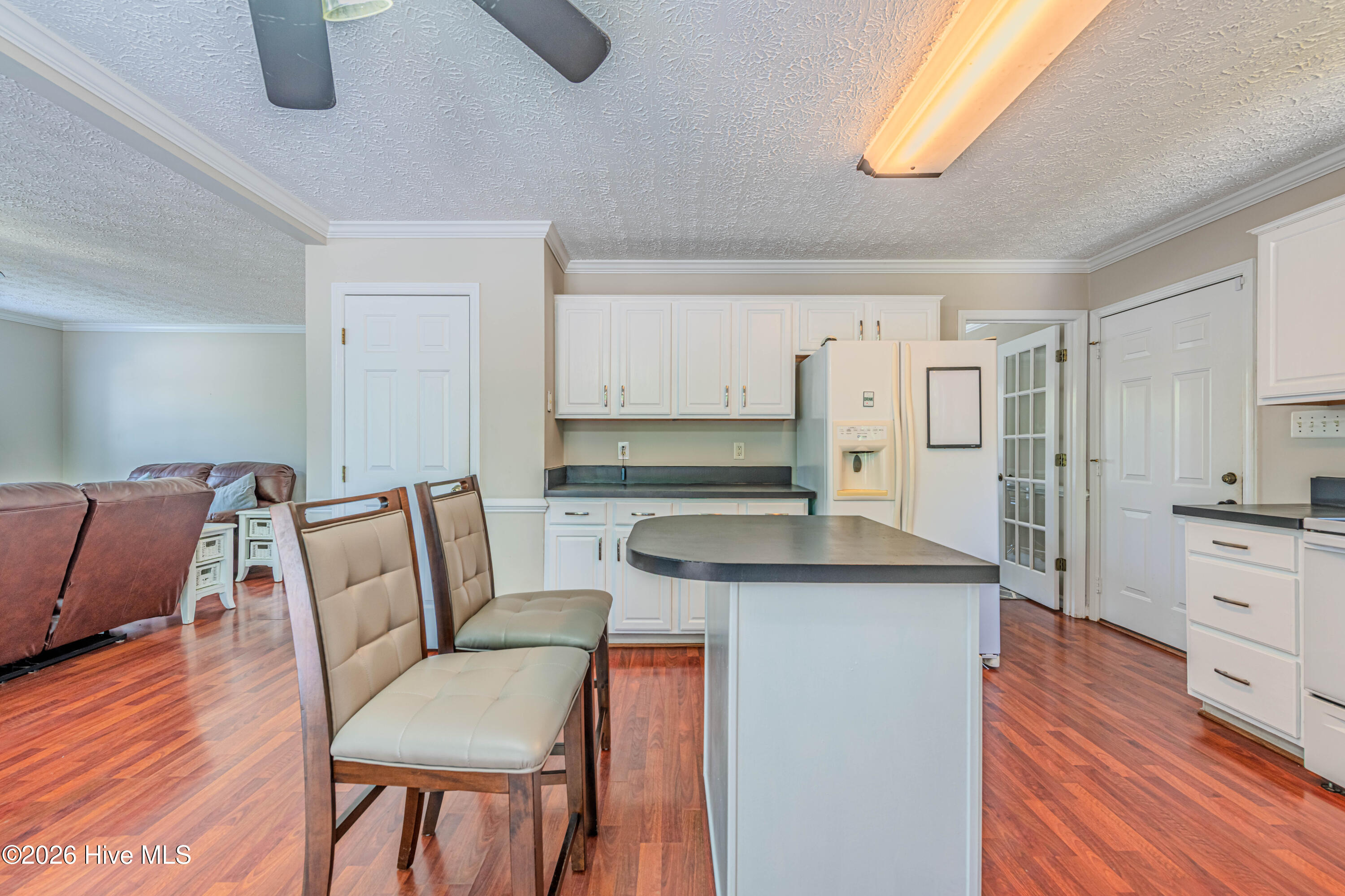 100569182 | Photo 21