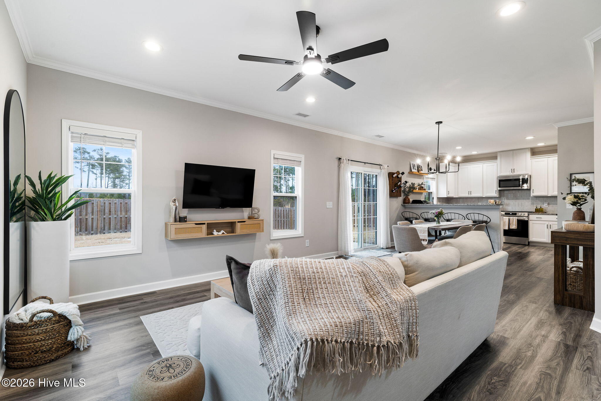 100554738 | Photo 11