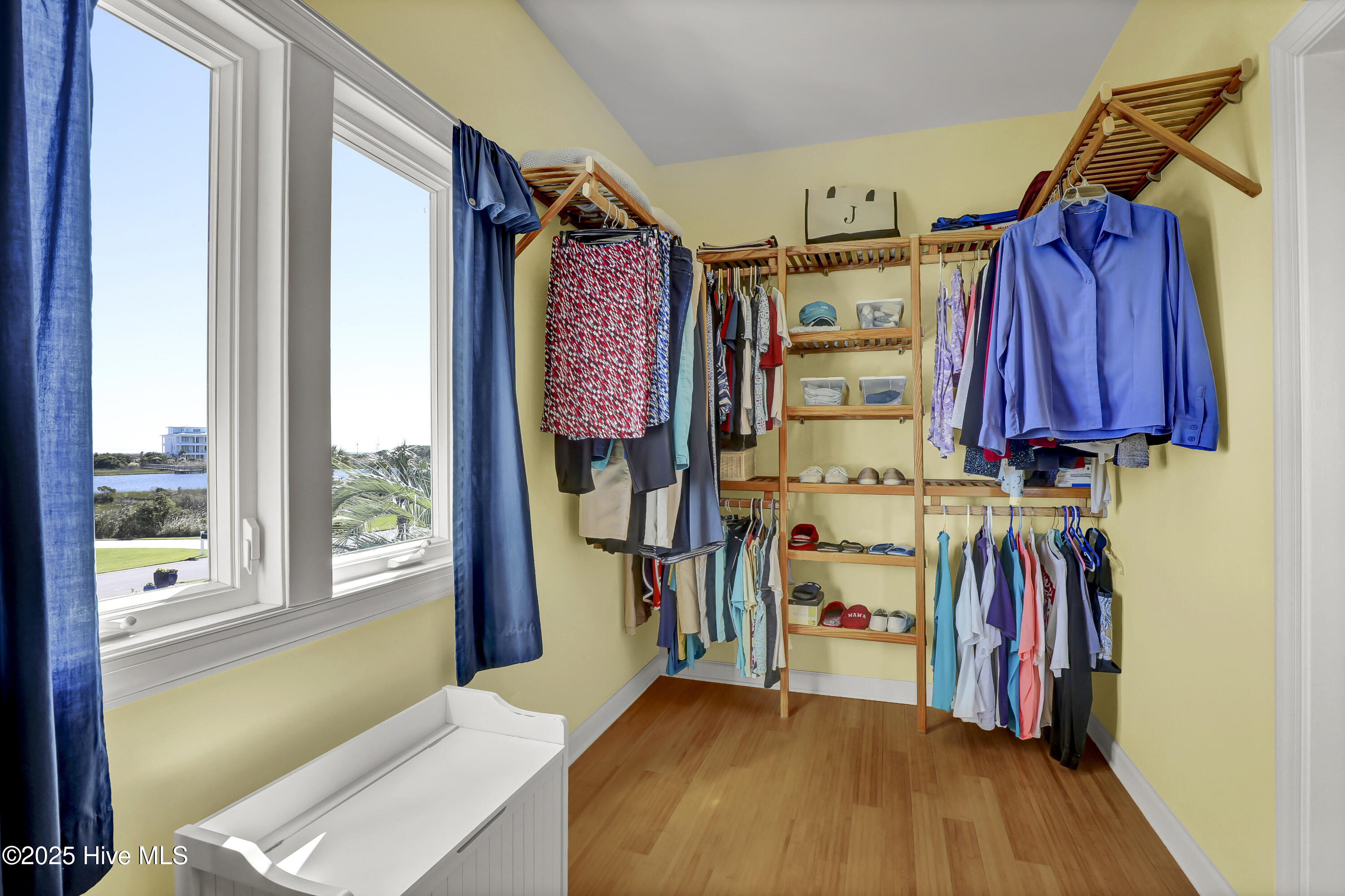 100537166 | Photo 36