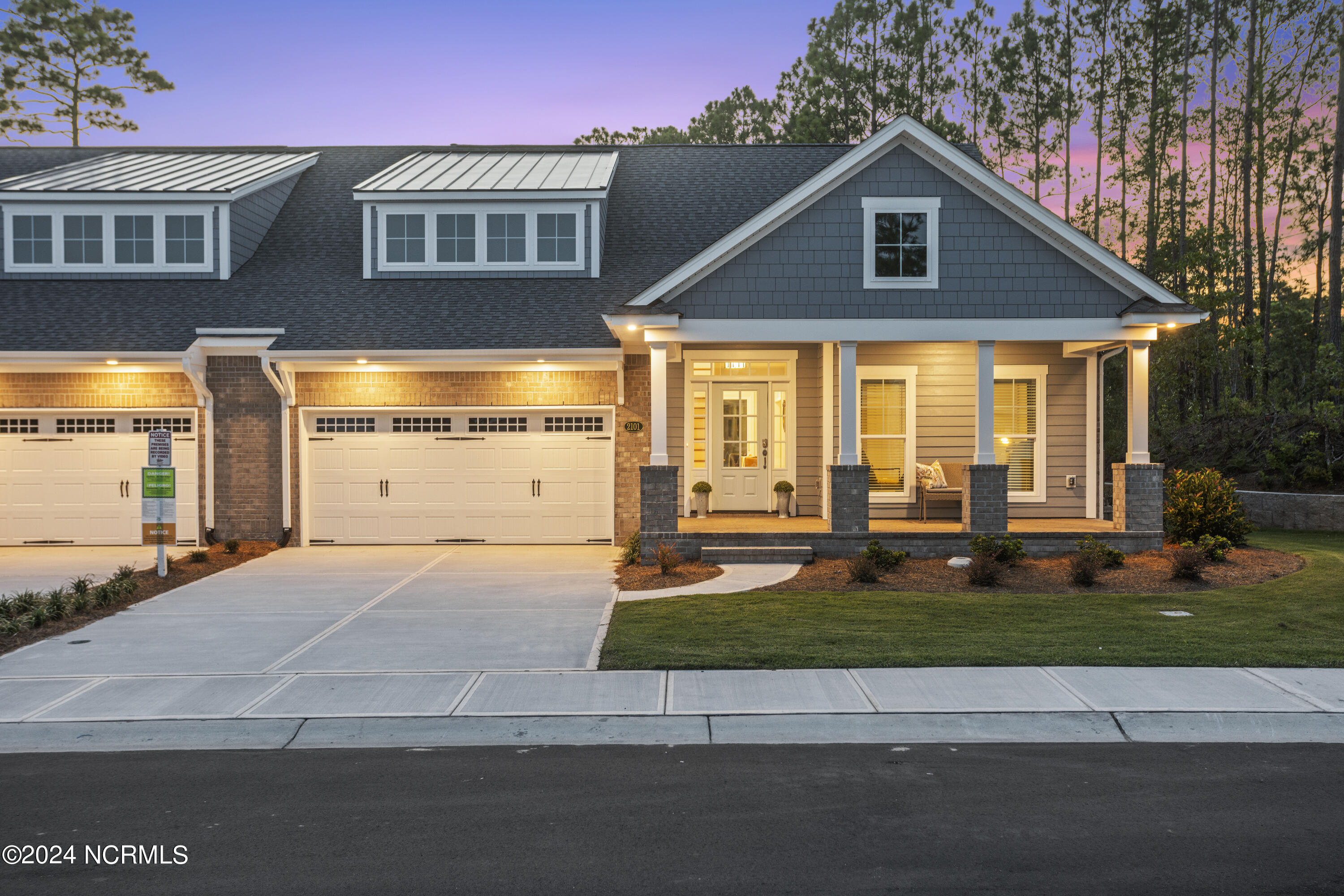 100568554 | Photo 56