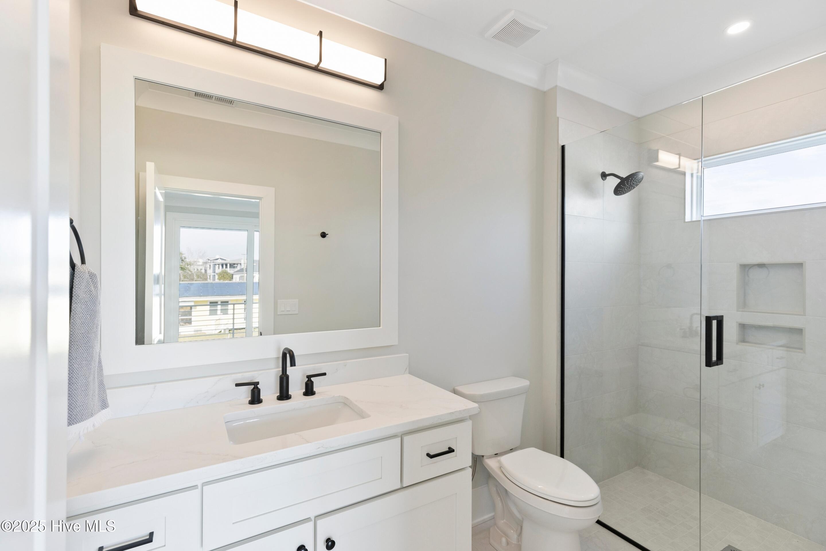 100544880 | Photo 31