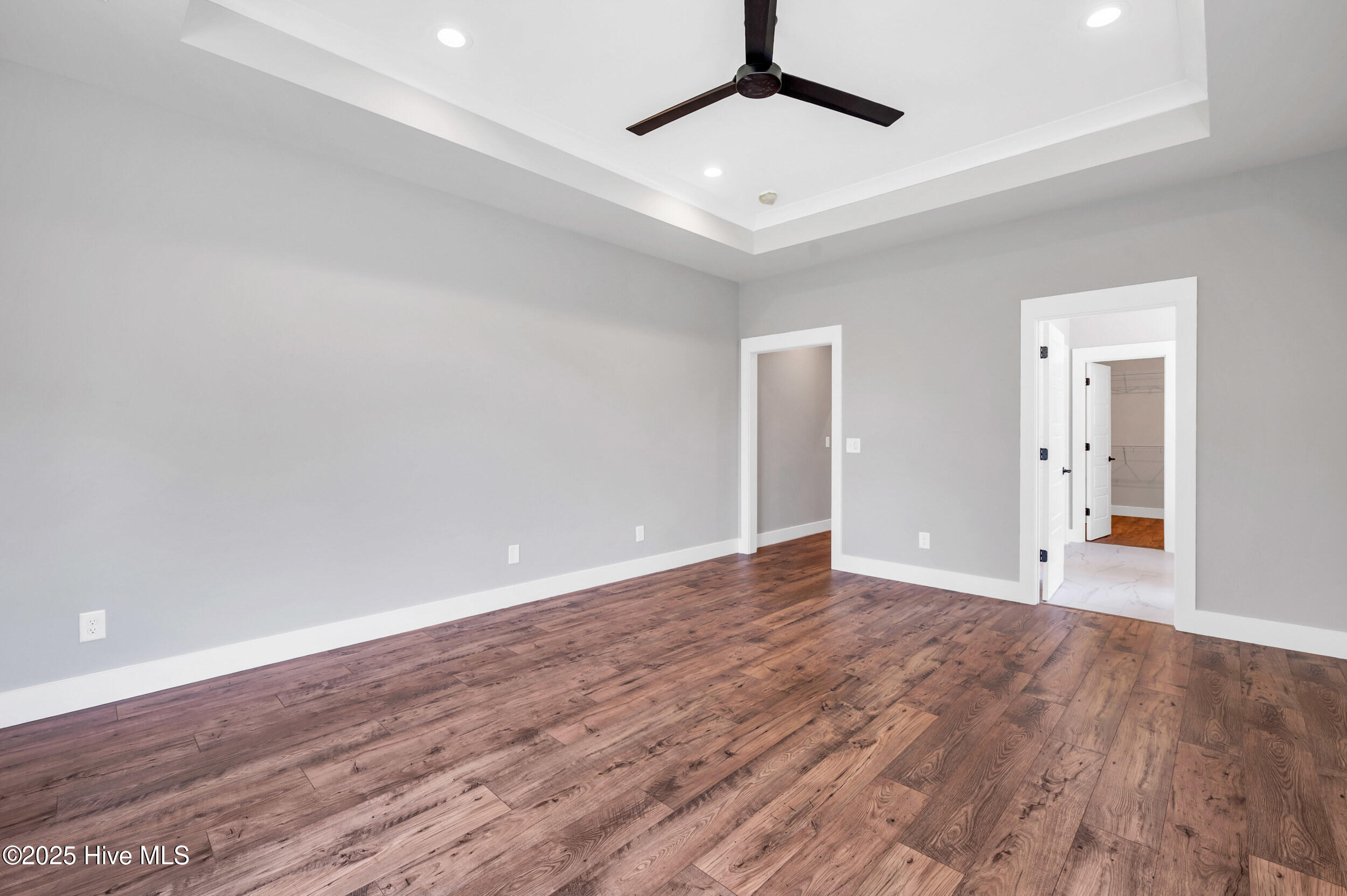 100542889 | Photo 23