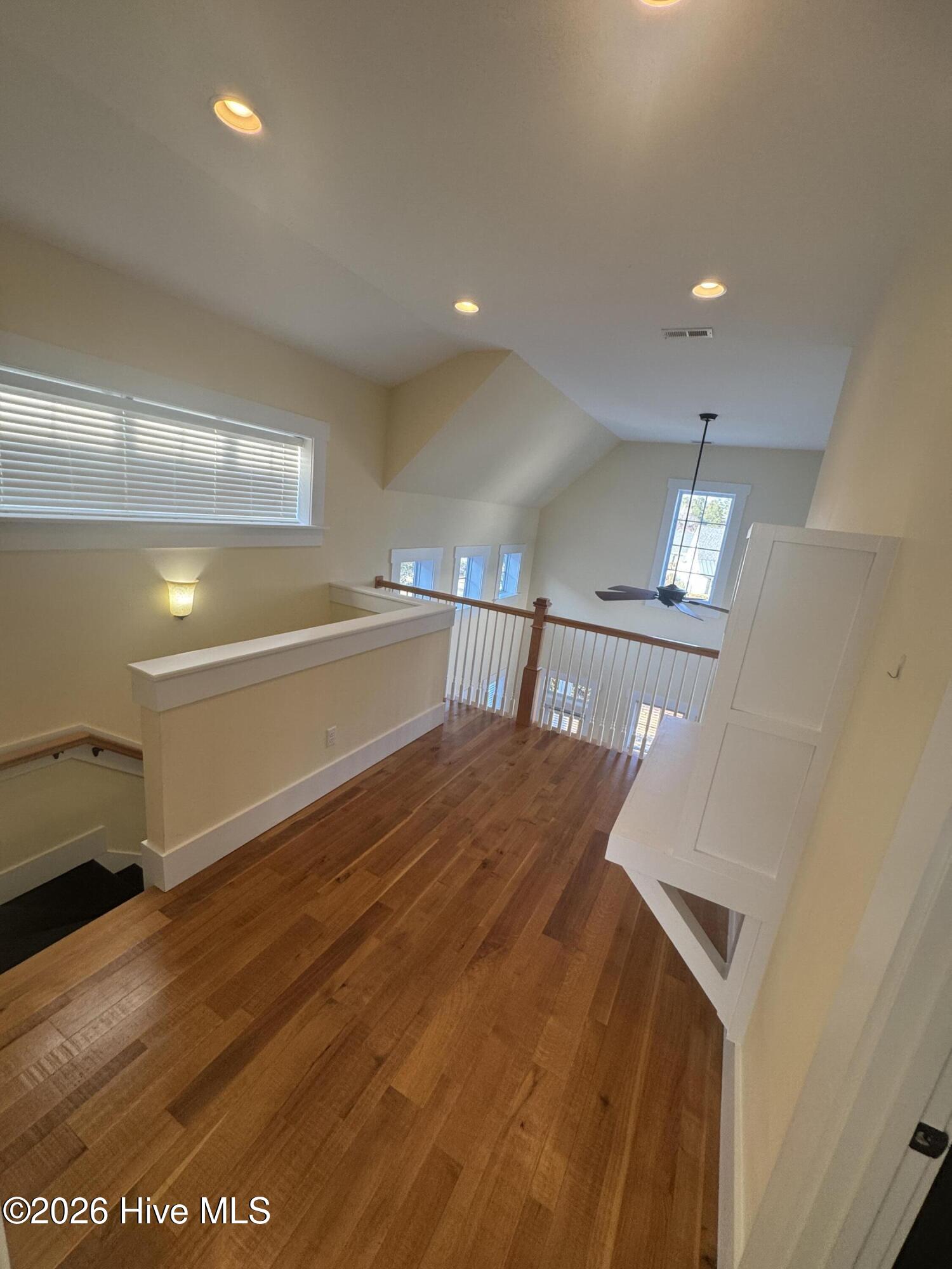 100555381 | Photo 30