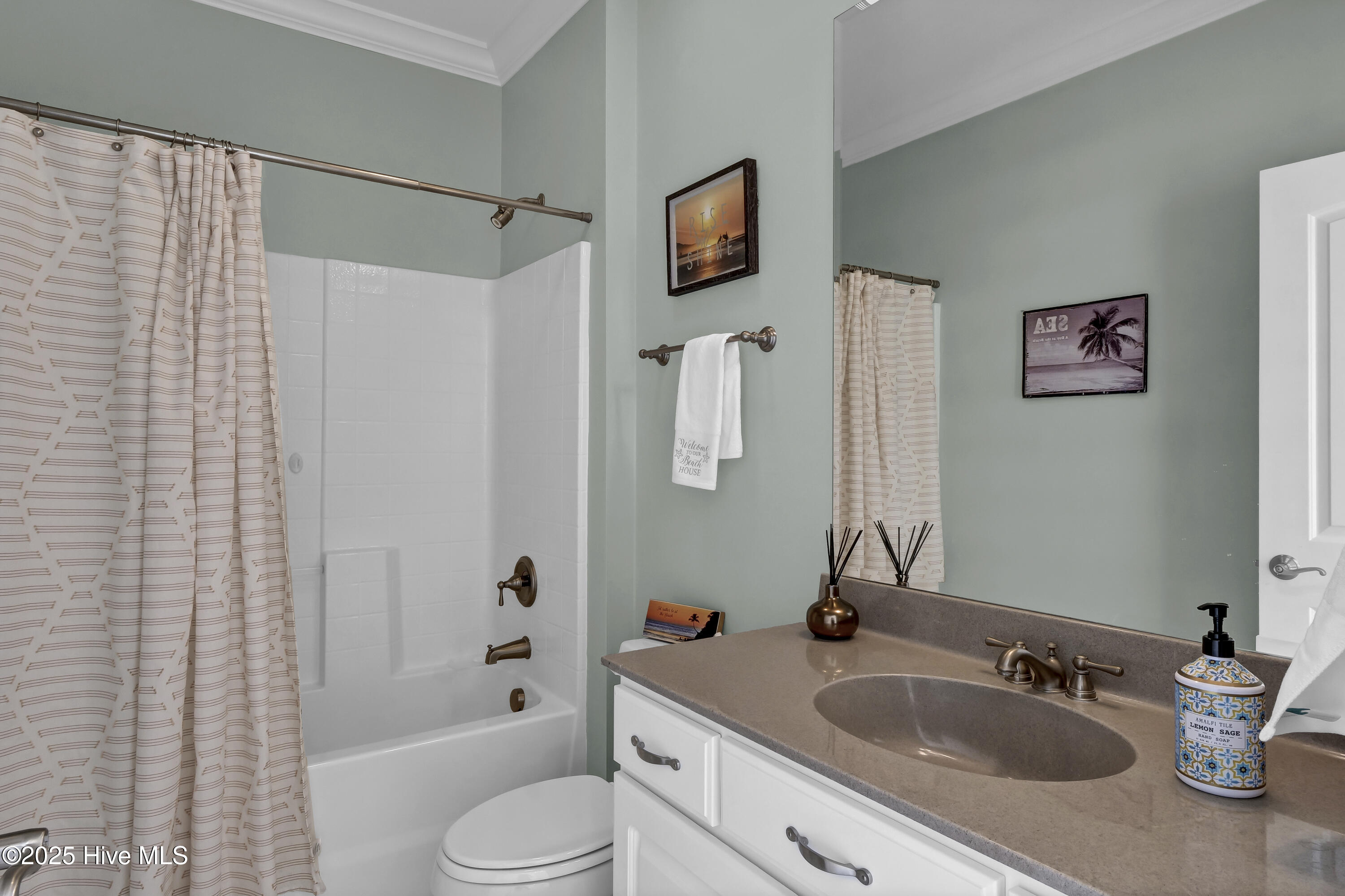 100526208 | Photo 22