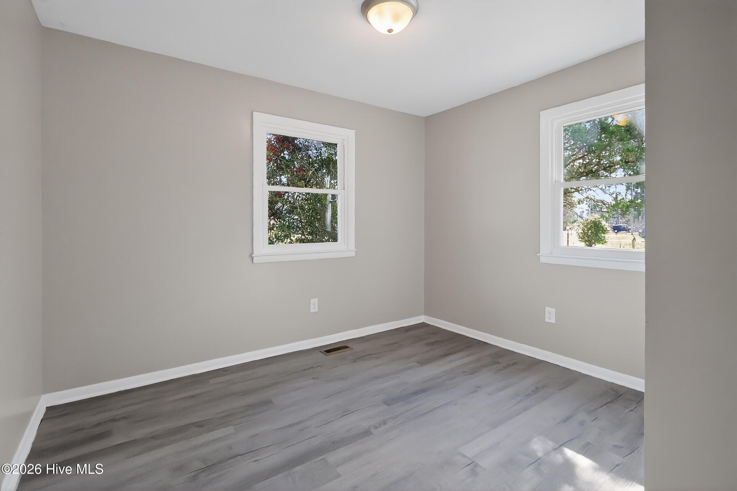 100557276 | Photo 18