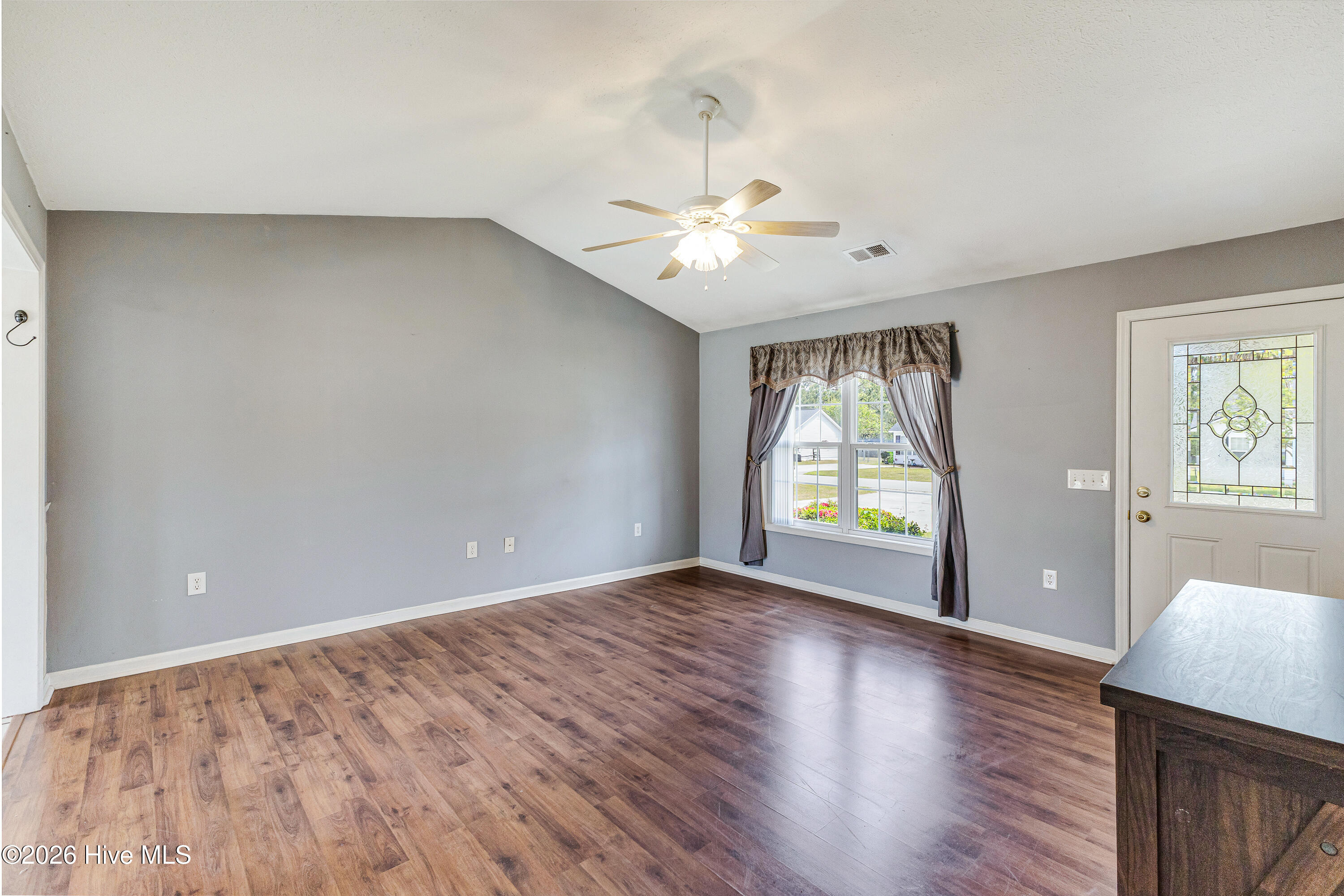 100566920 | Photo 10