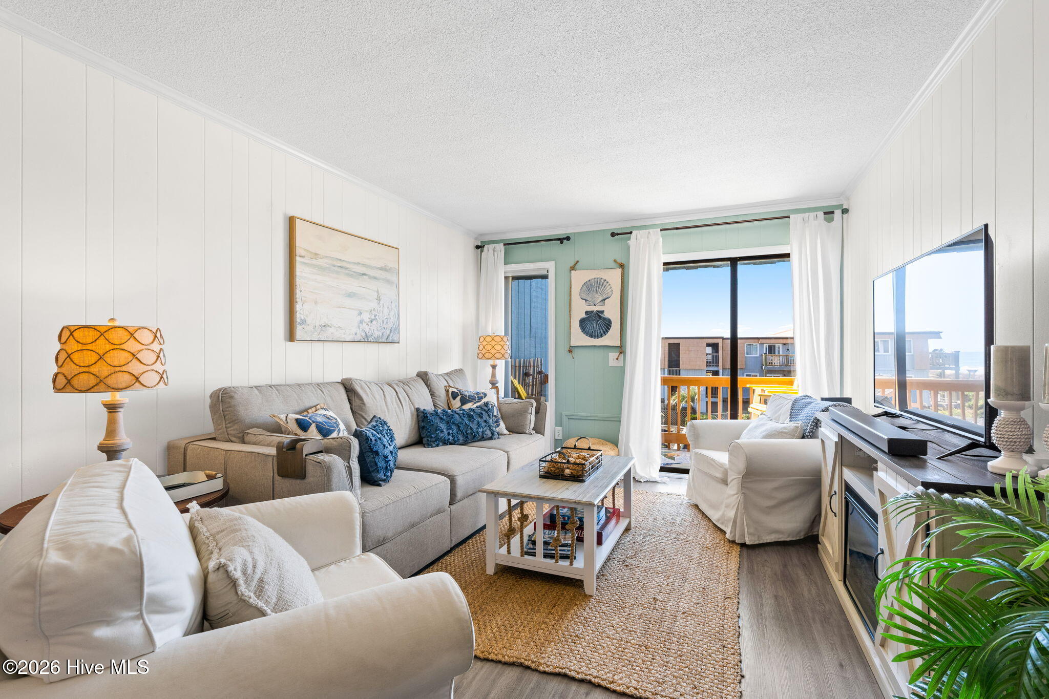 100559317 | Photo 16