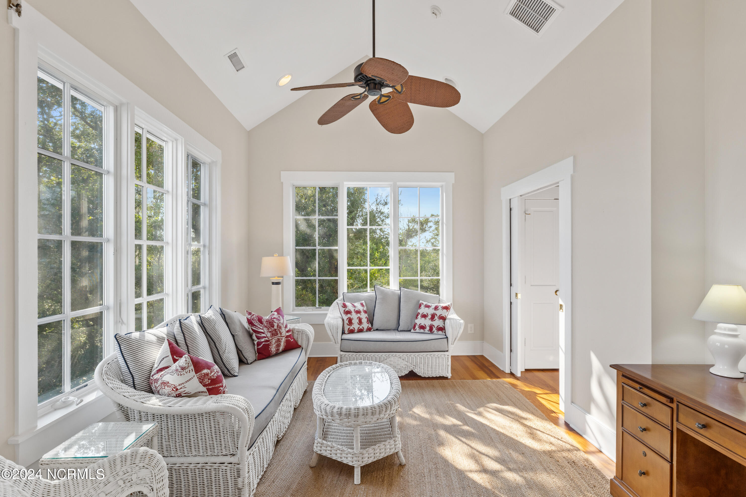 100468514 | Photo 36