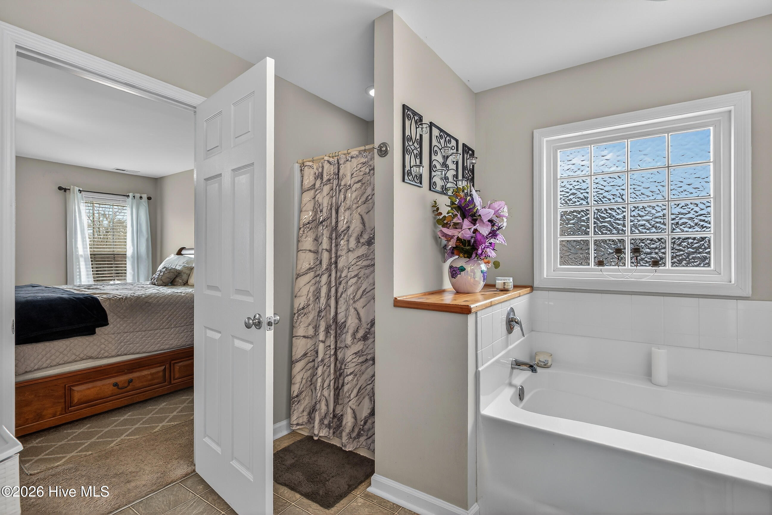 100557000 | Photo 26