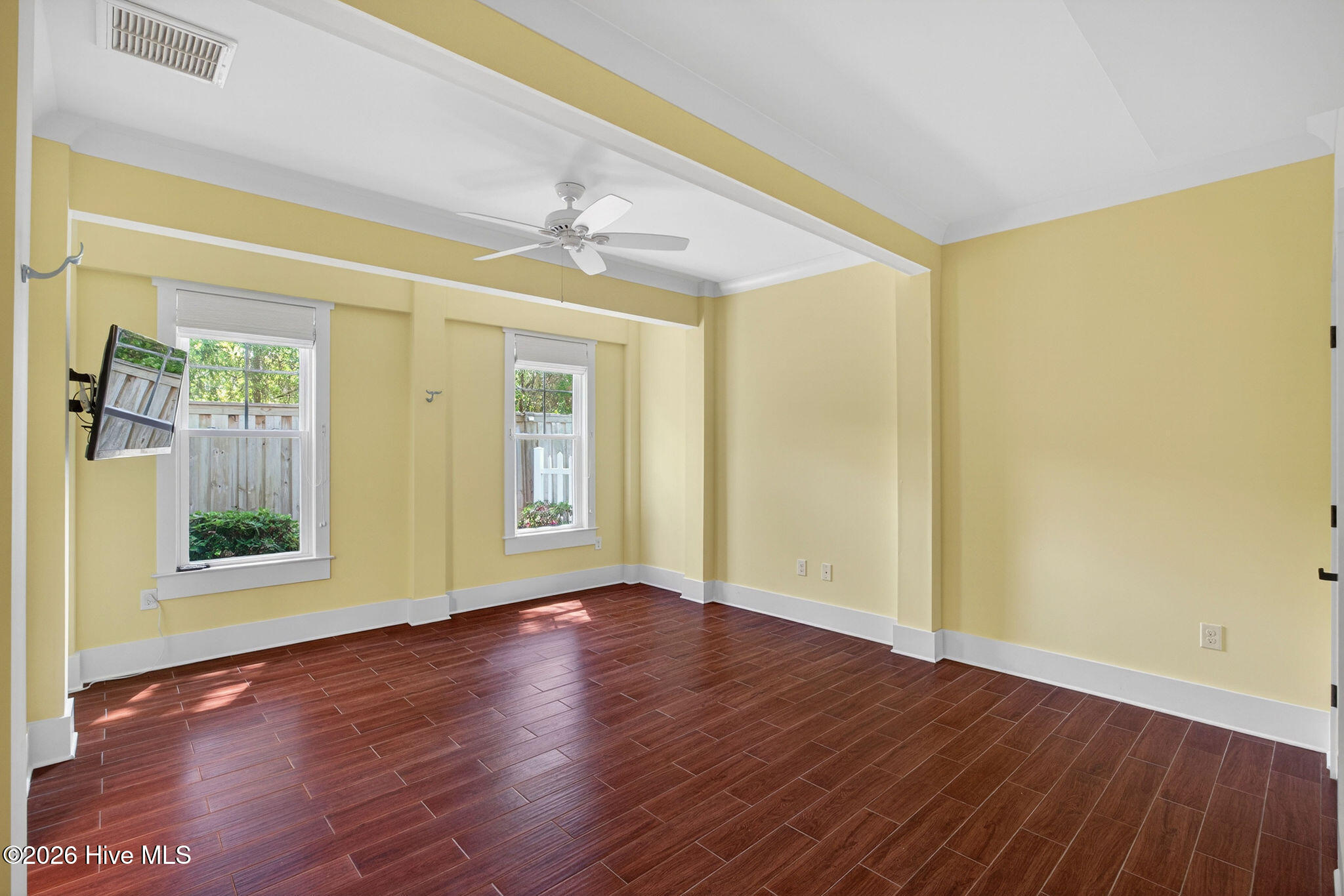 100548622 | Photo 37