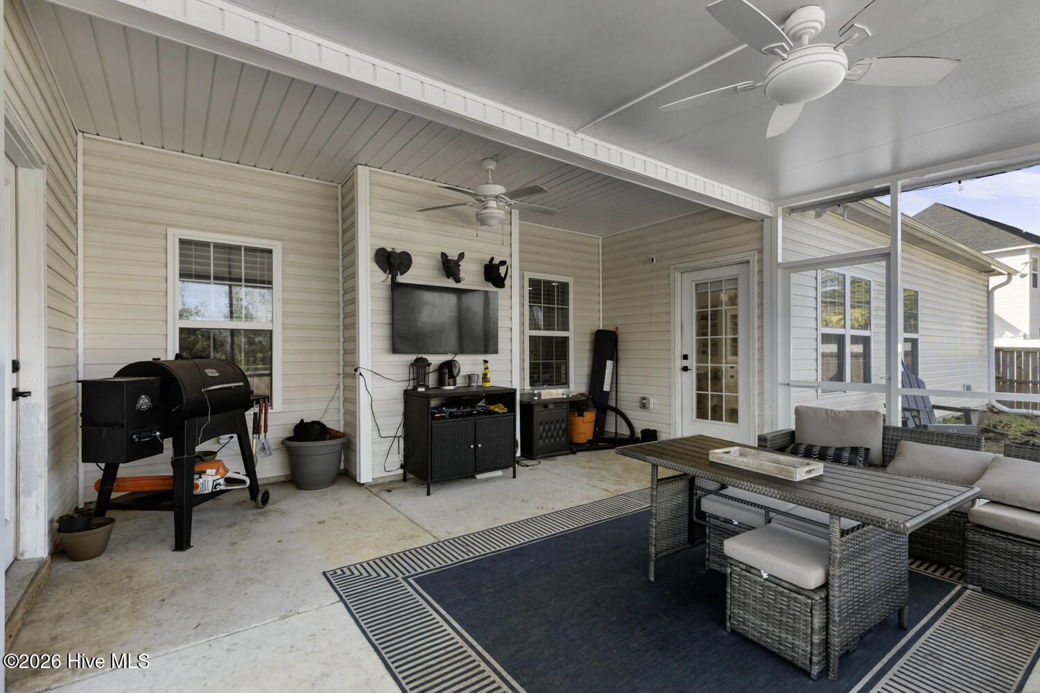 100549139 | Photo 43