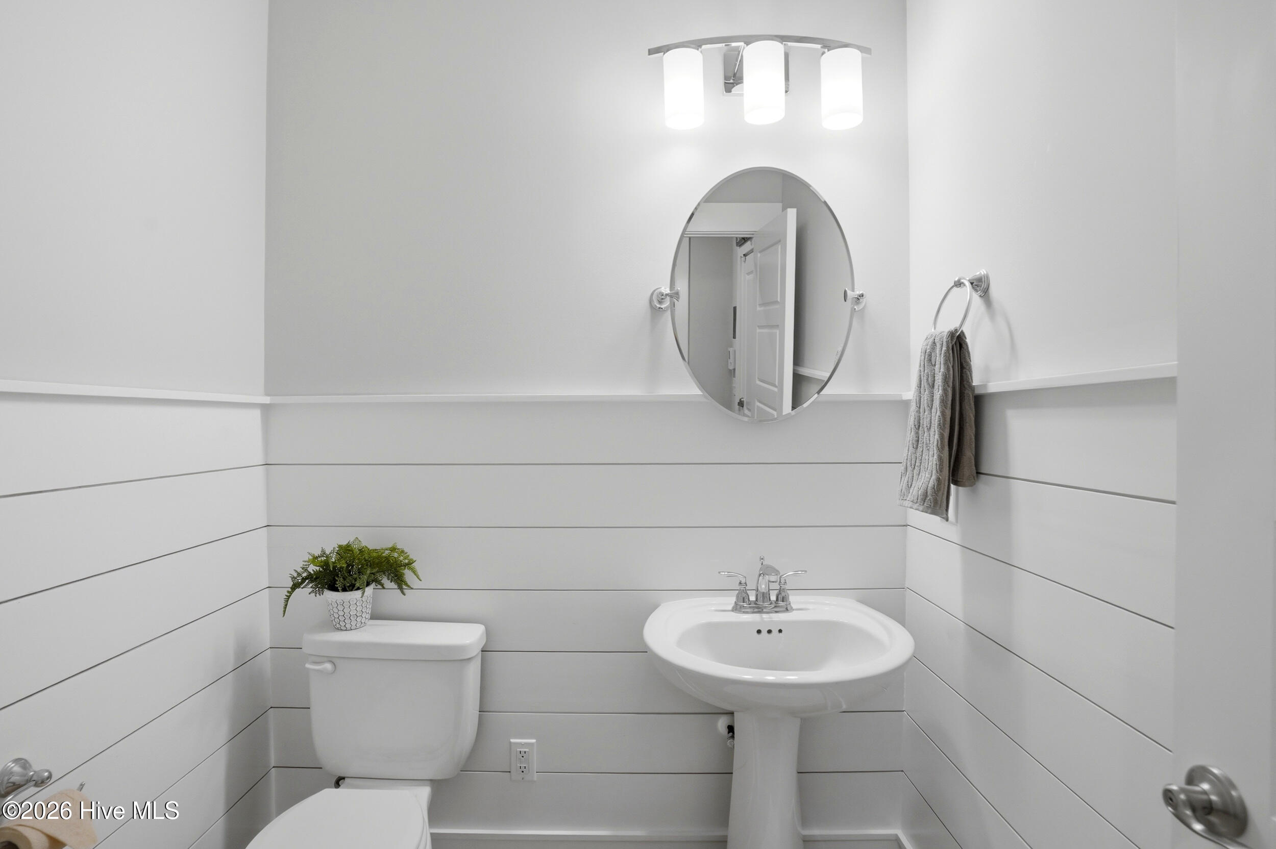 100565471 | Photo 22