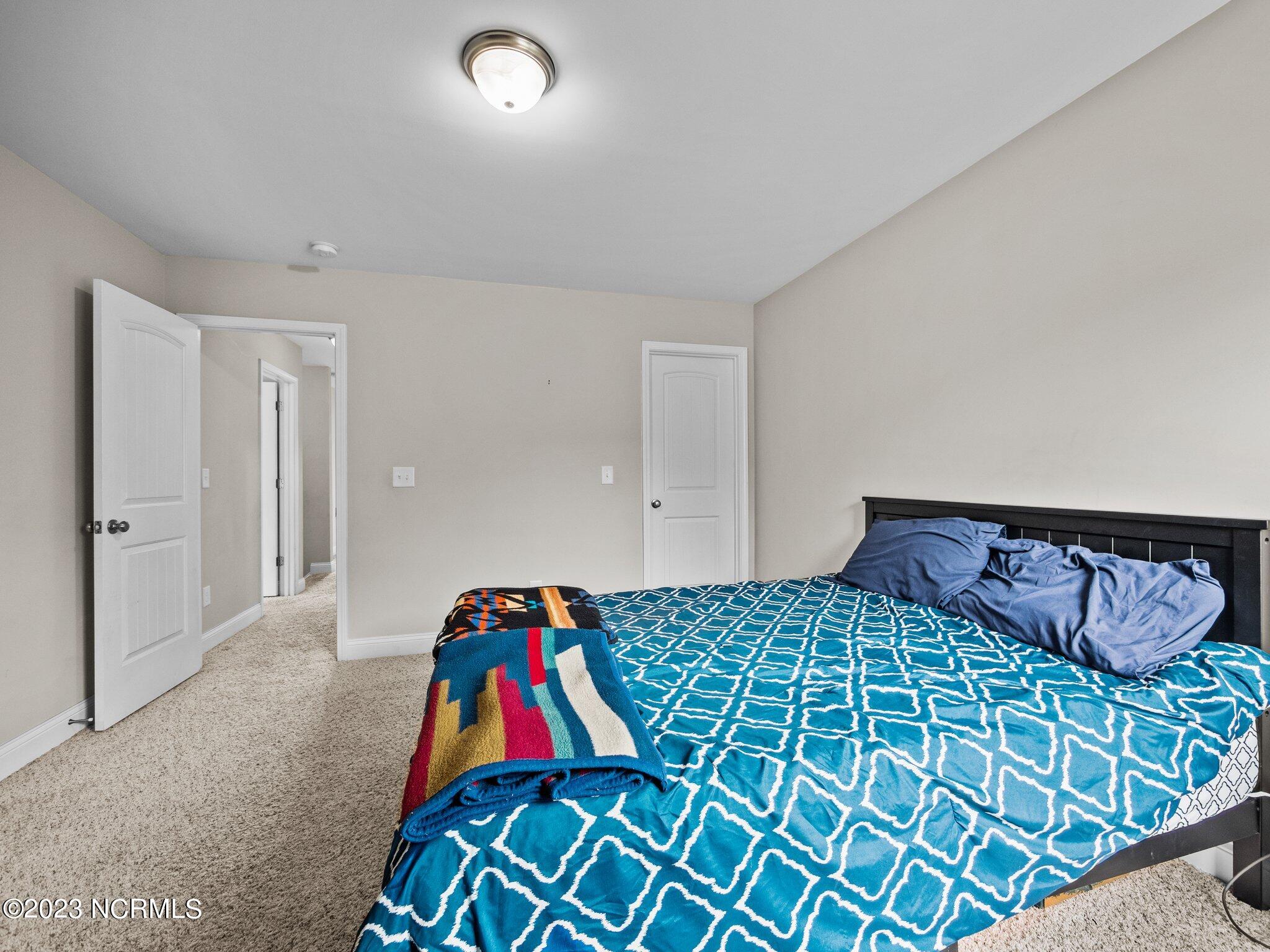 100553383 | Photo 44