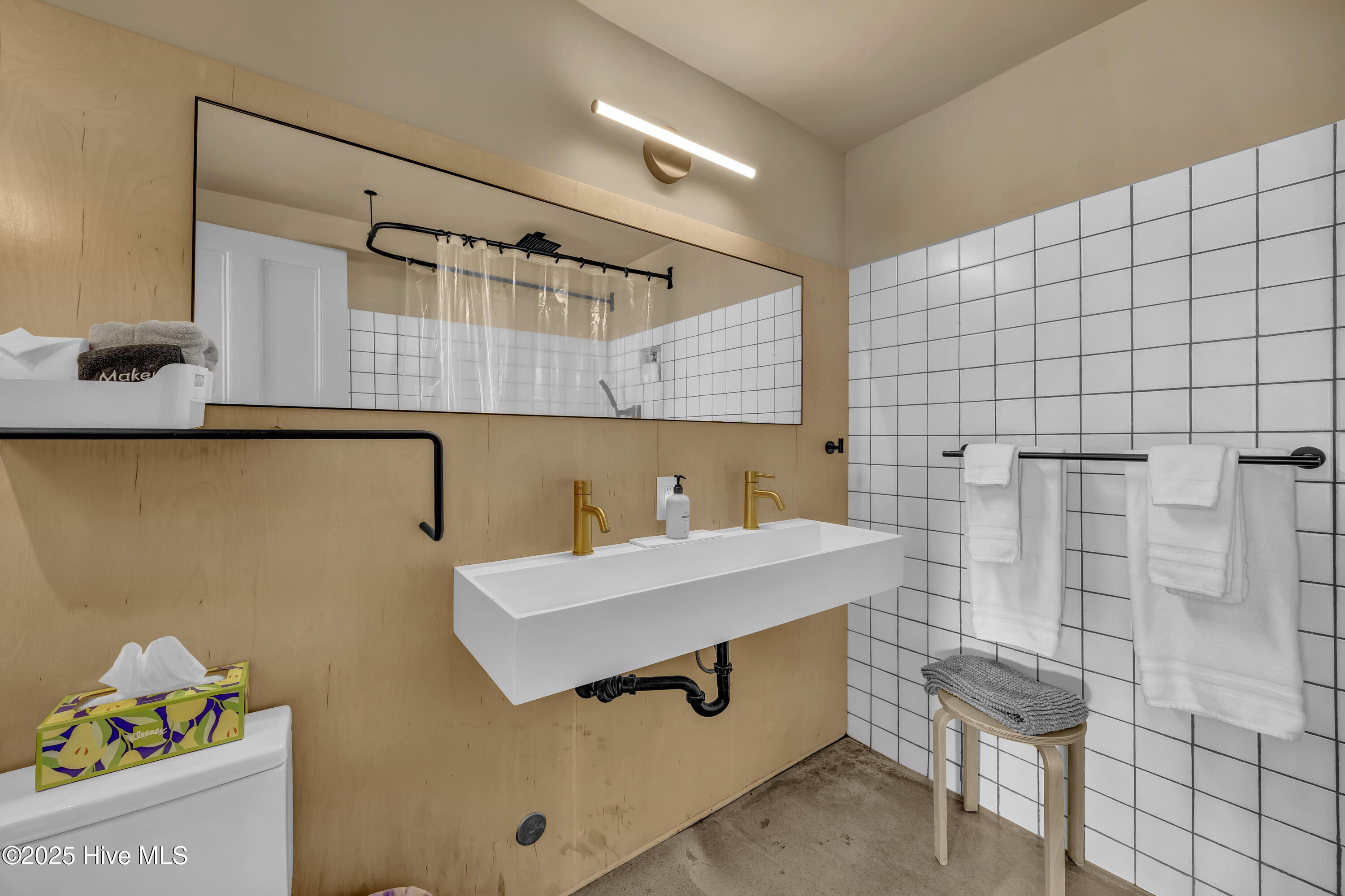 100531390 | Photo 41