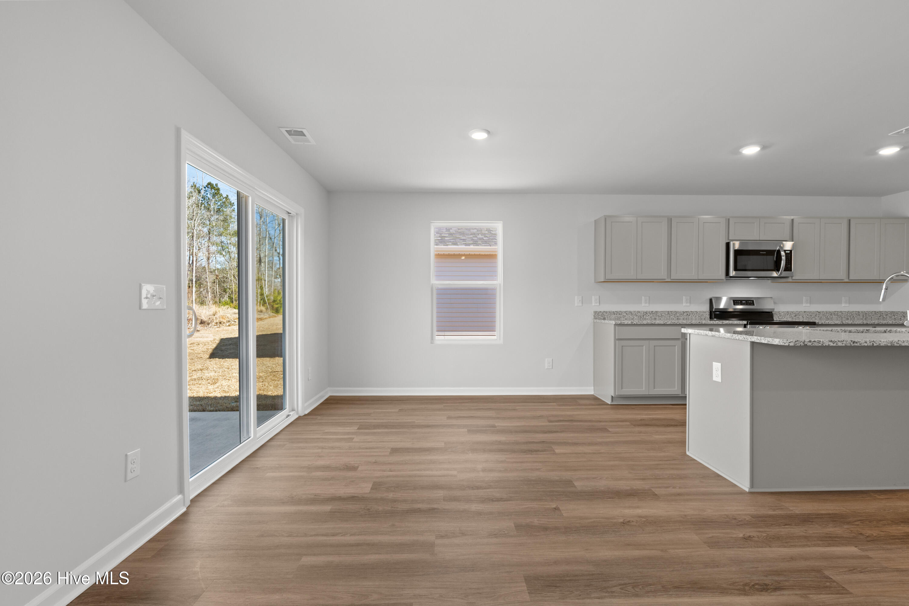 100552120 | Photo 15