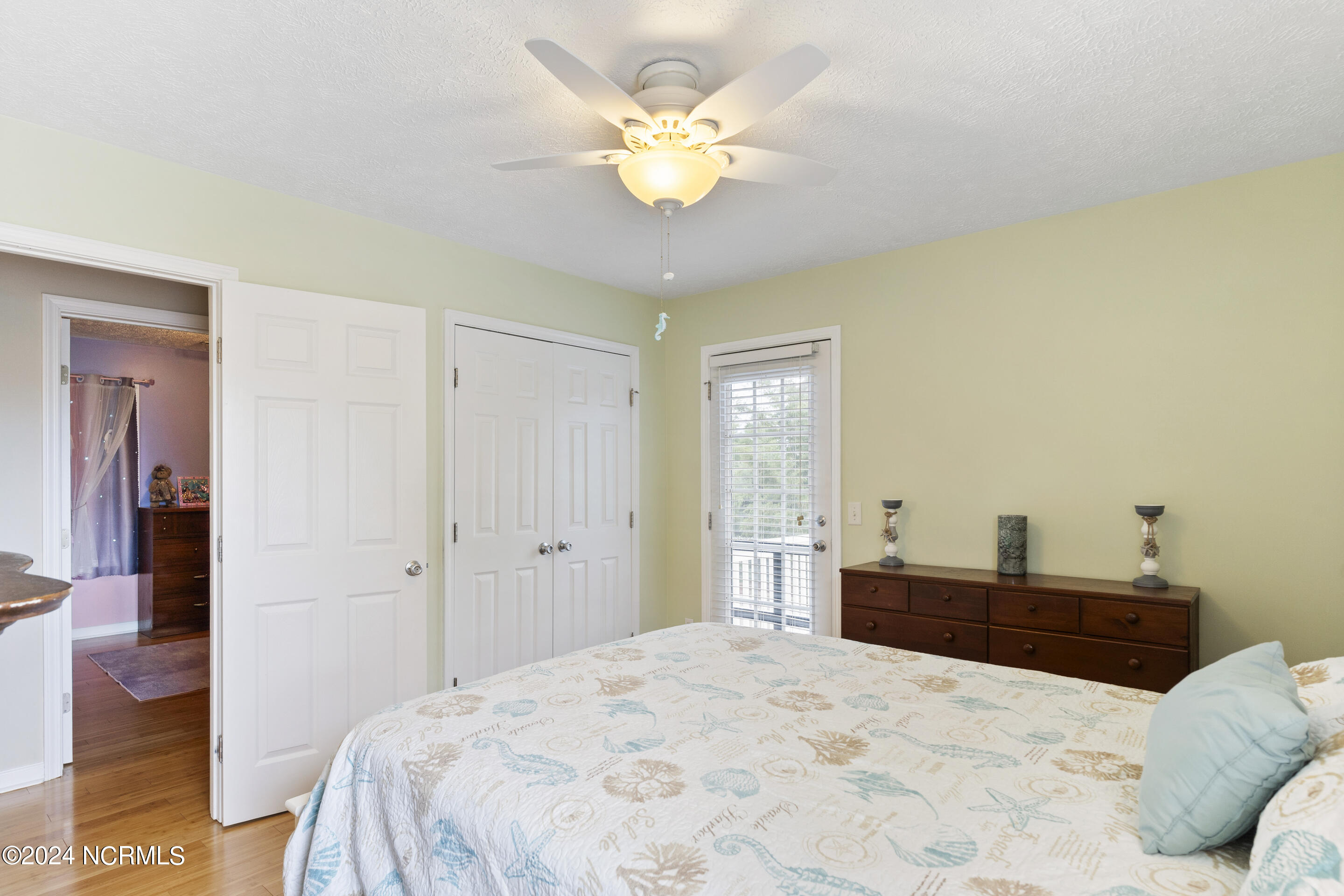 100562930 | Photo 16