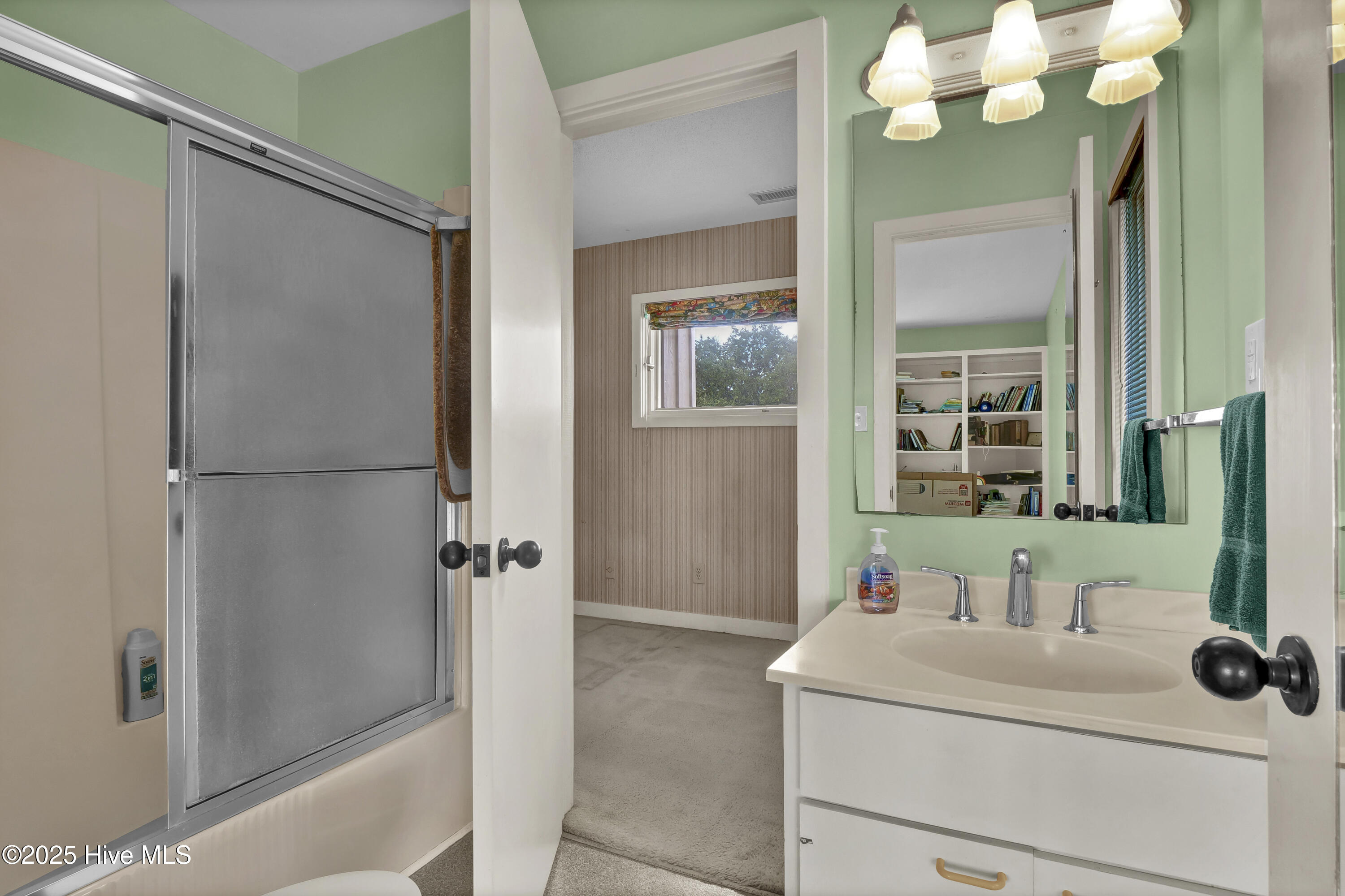 100527389 | Photo 41