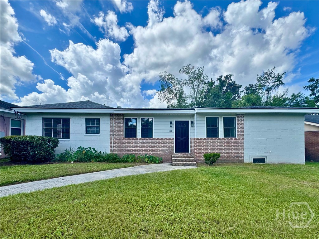 Photo 1 of Single family home for sale at 1921 Fitzgerald St, Savannah, GA 31405 | MLS# SA362261 | Listing updated on 2026-09-19