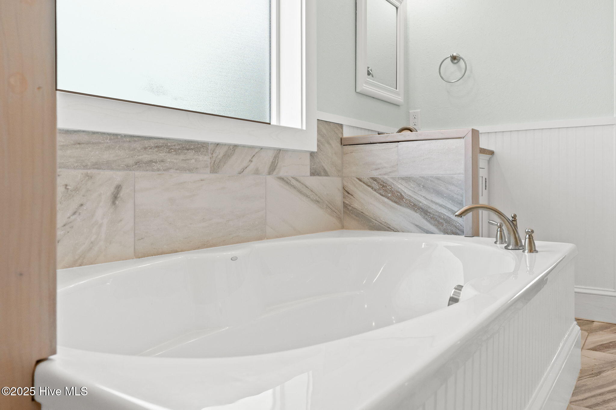 100495043 | Photo 17