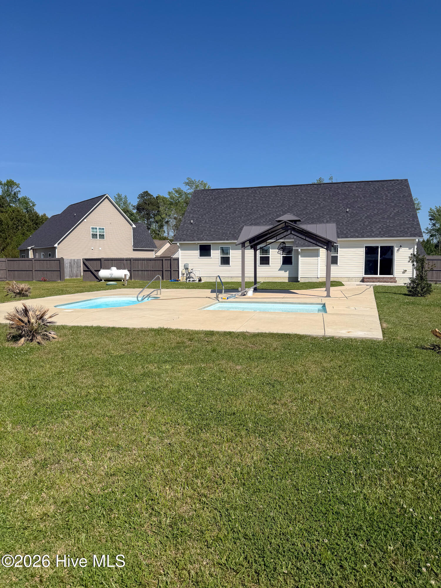 100568057 | Photo 20