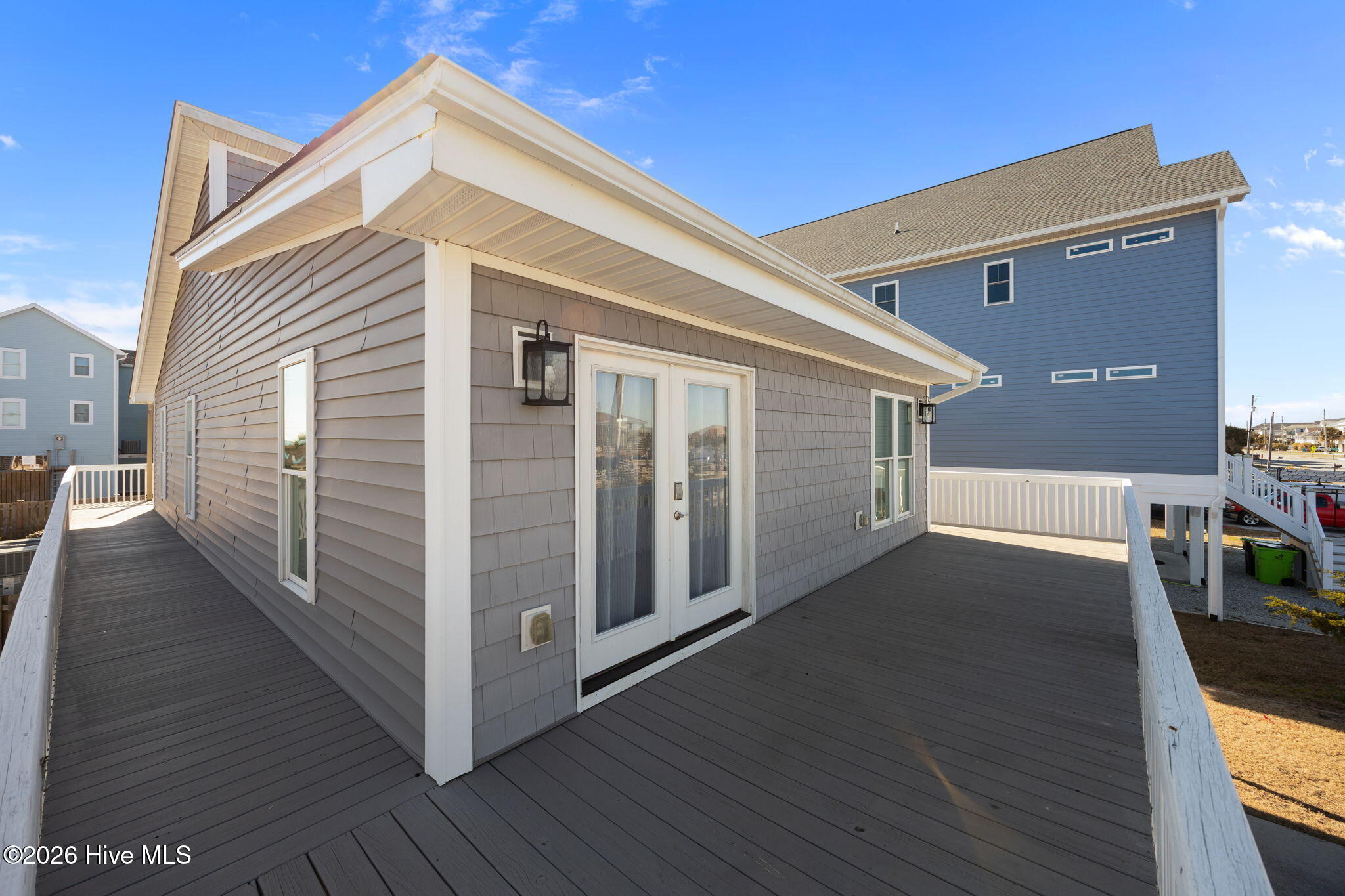 100552001 | Photo 40