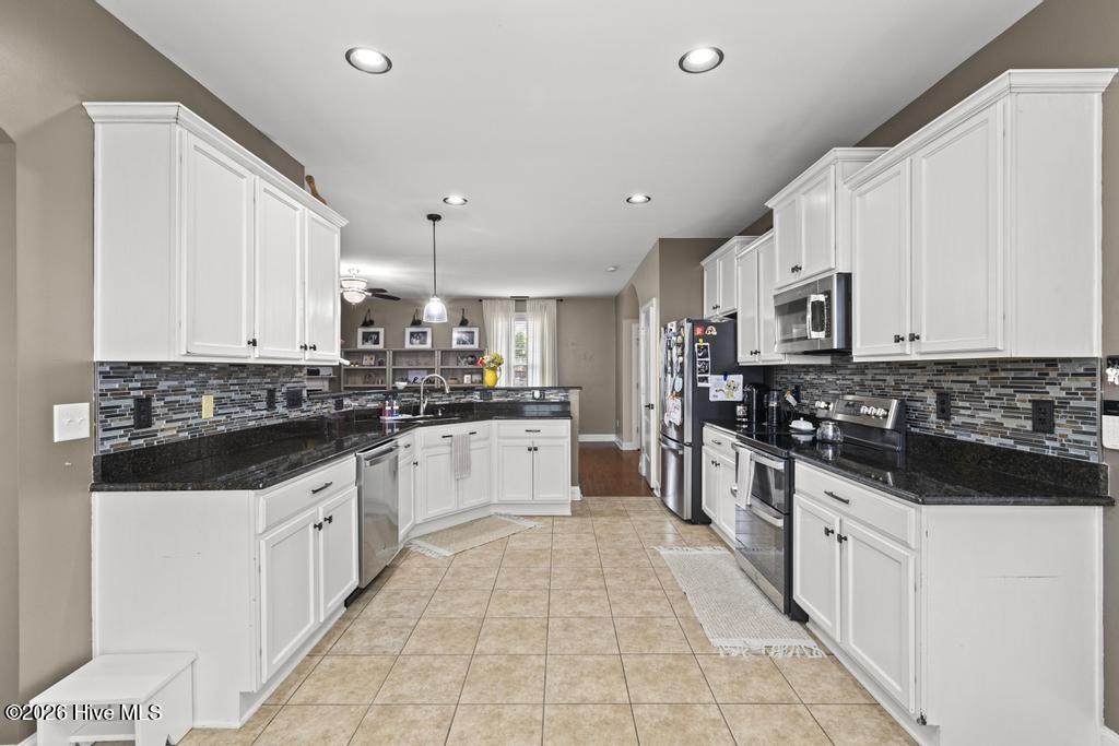 100565258 | Photo 15