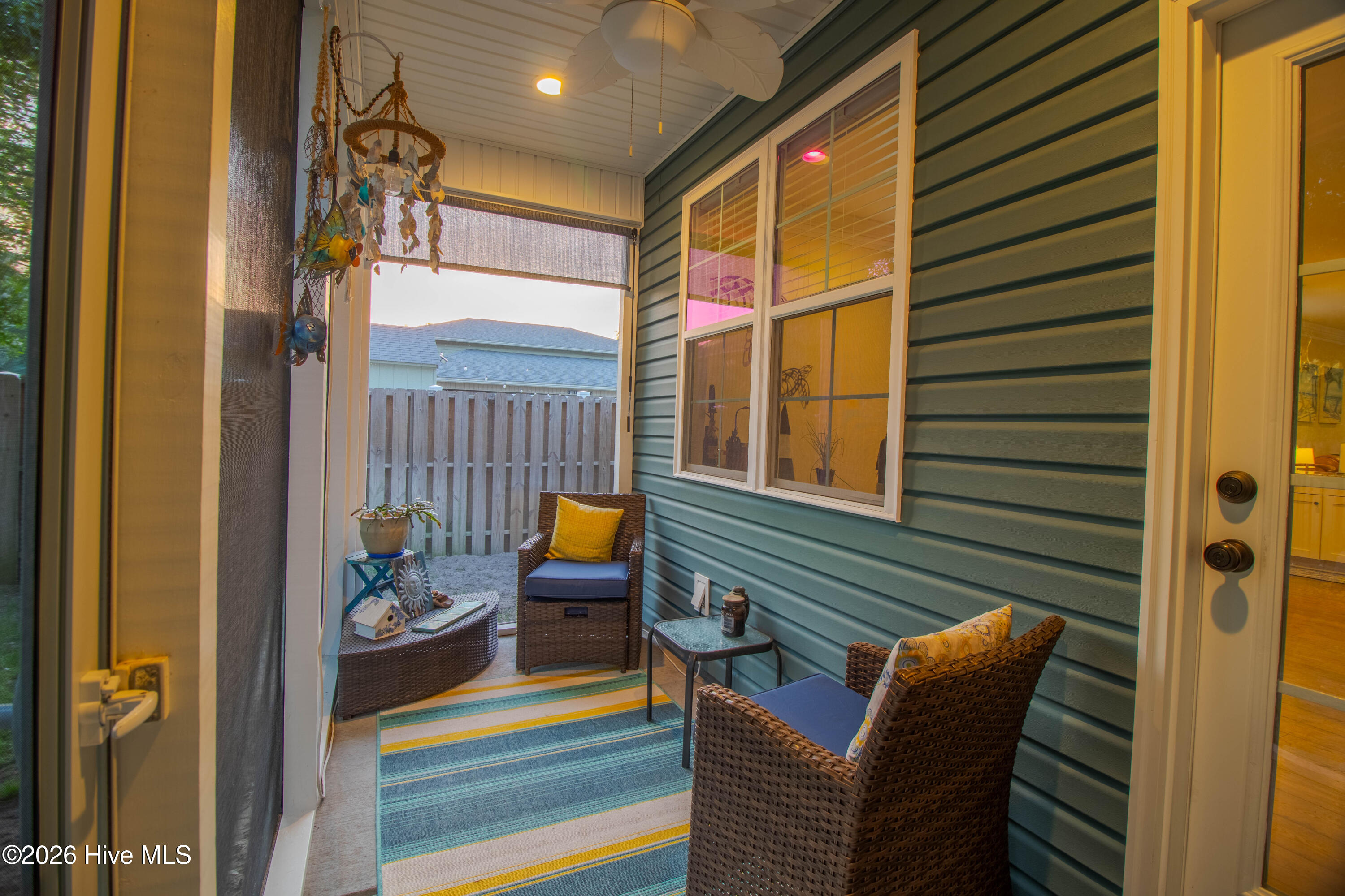 100570051 | Photo 23