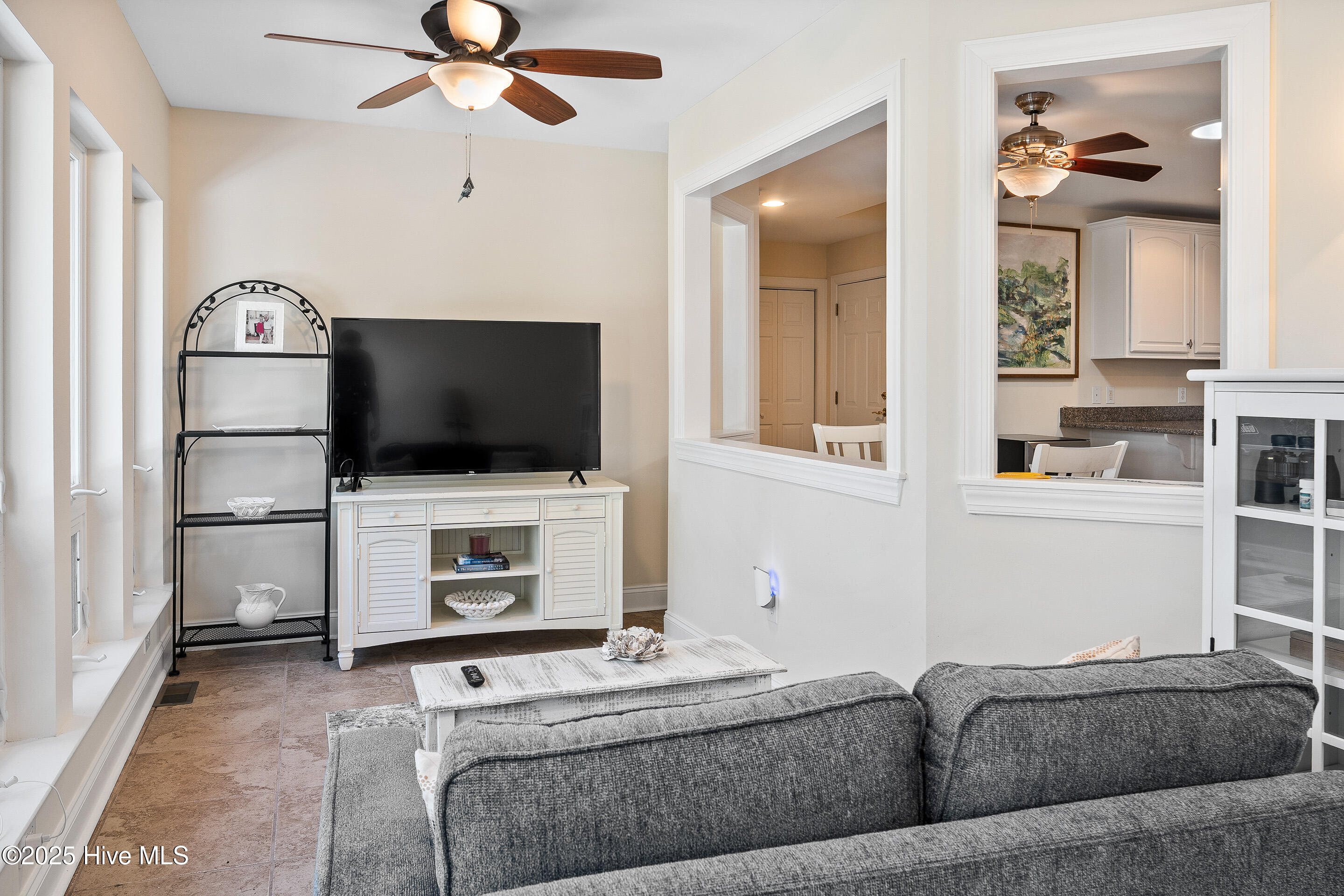 100537803 | Photo 16