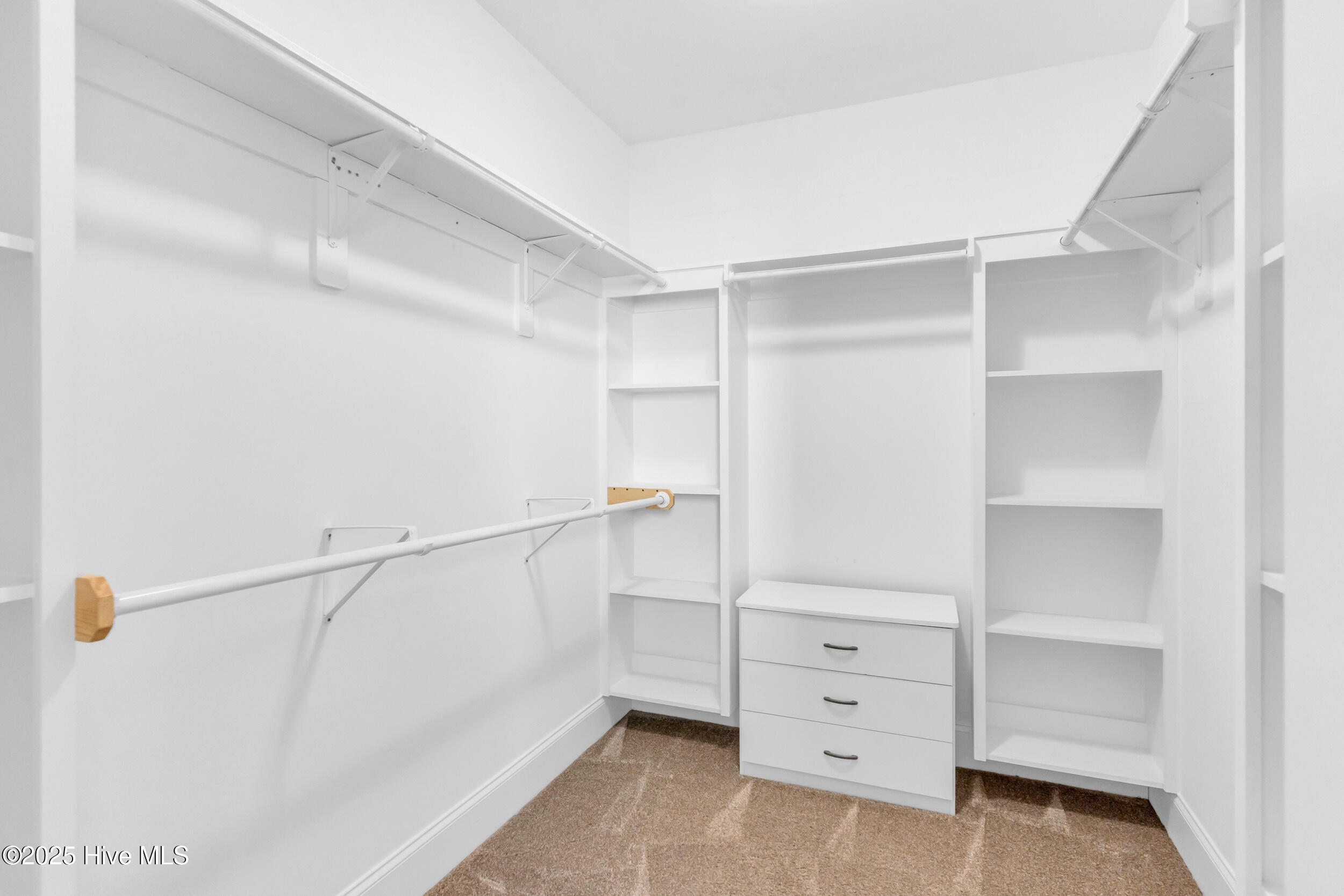 100540698 | Photo 25