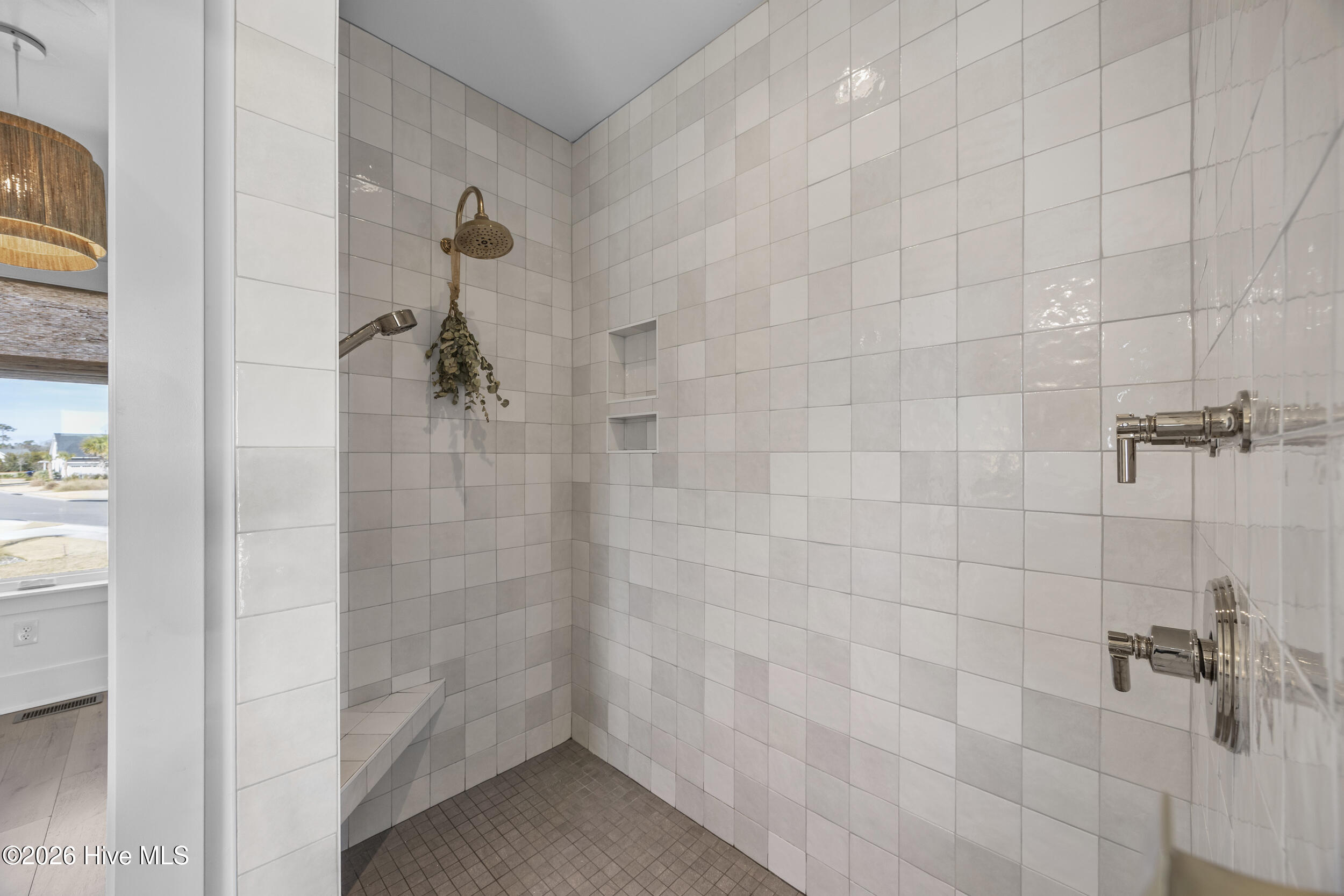 100551268 | Photo 48