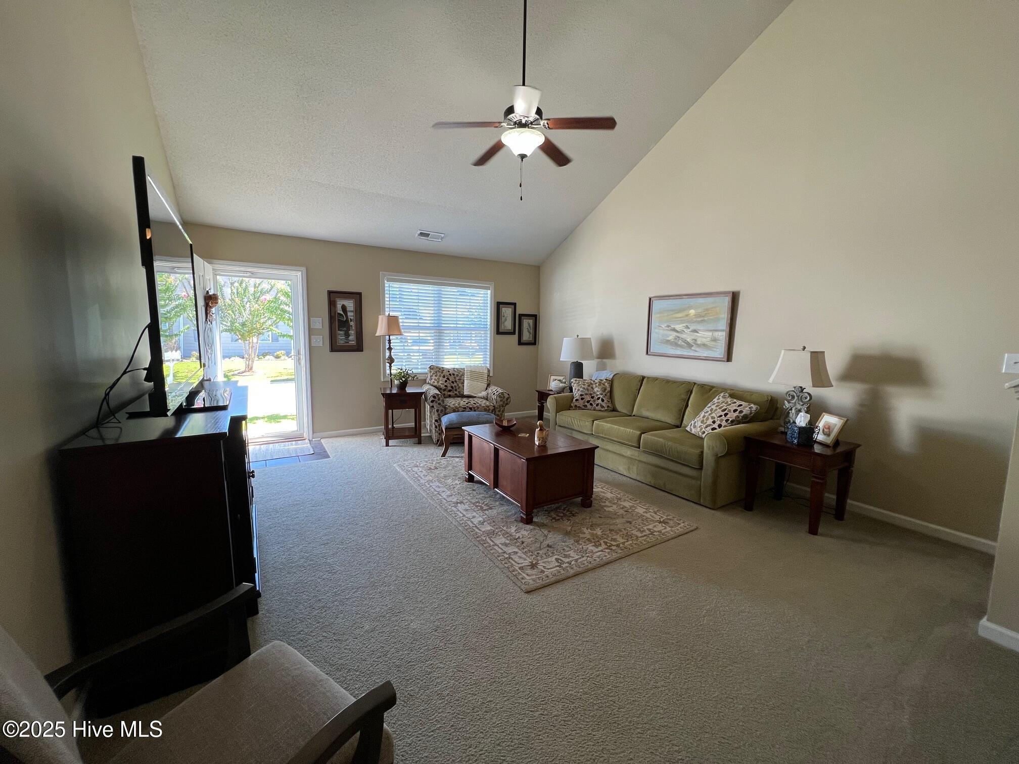 137 Jessie Circle, Hubert, NC 28539 – photo 13: 12 Living room