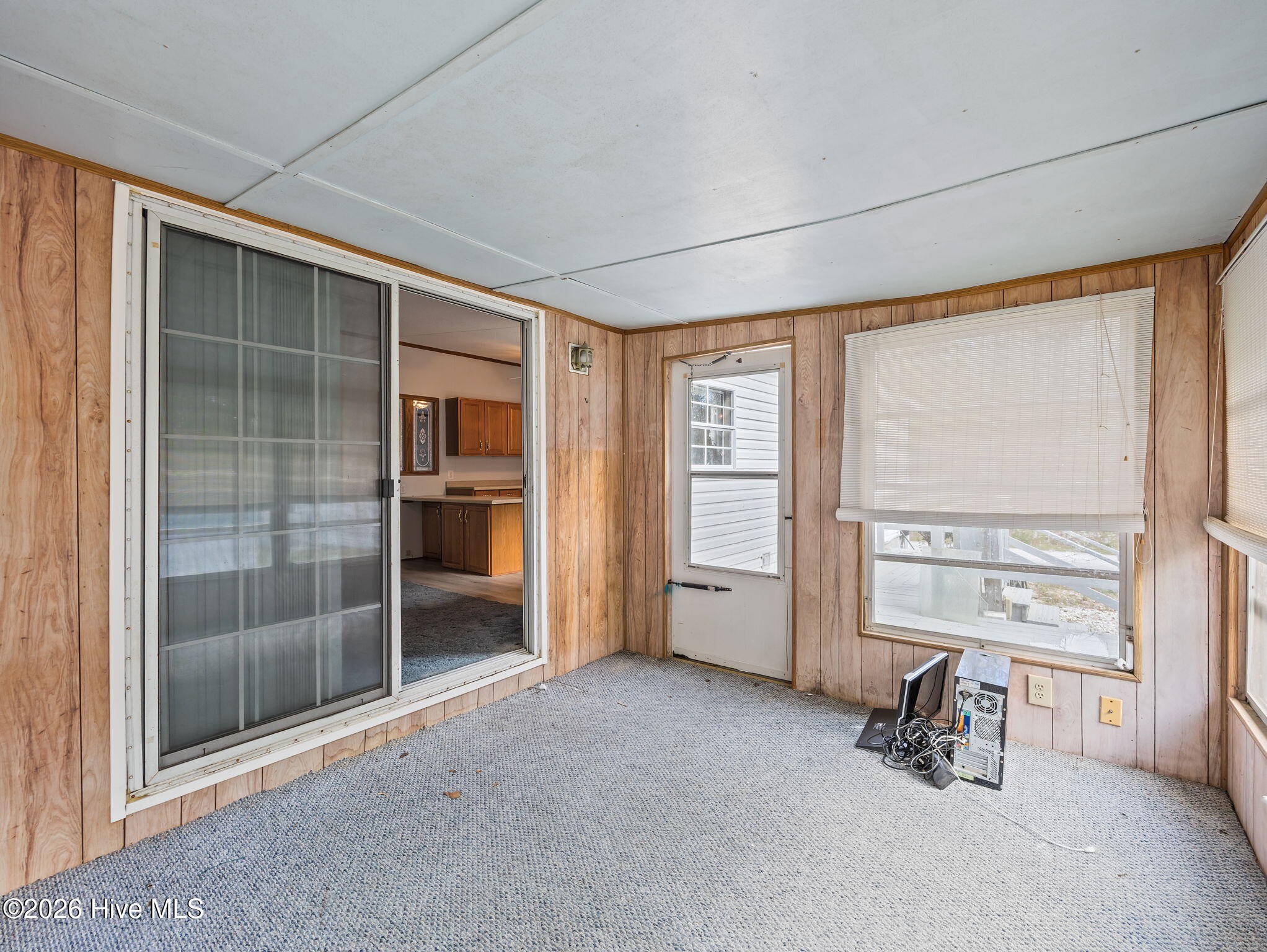 100565011 | Photo 35