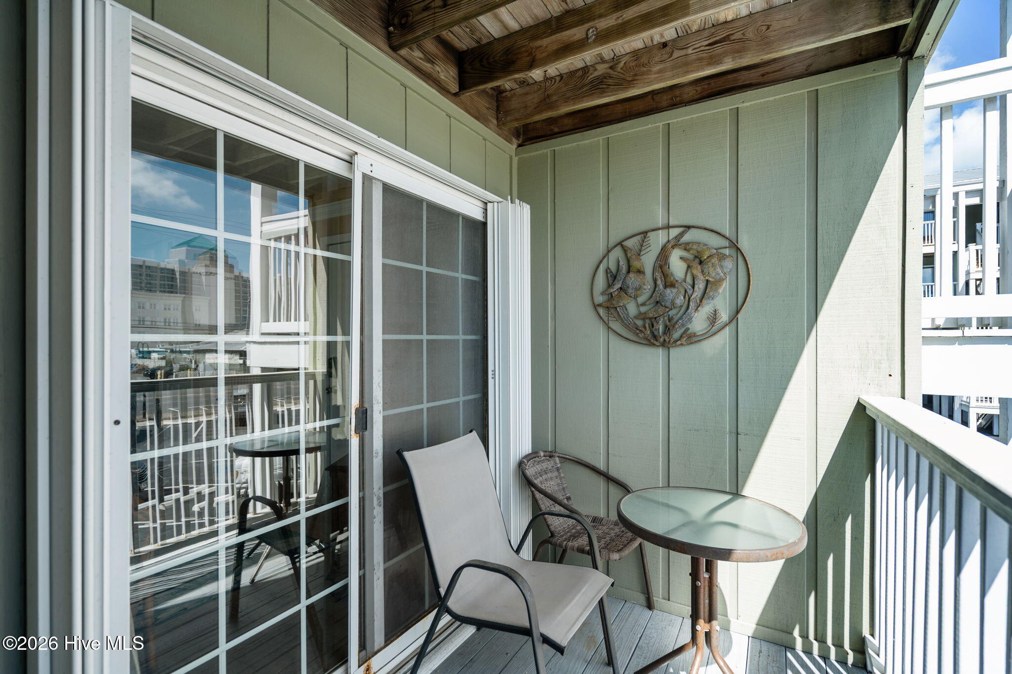 100523190 | Photo 15