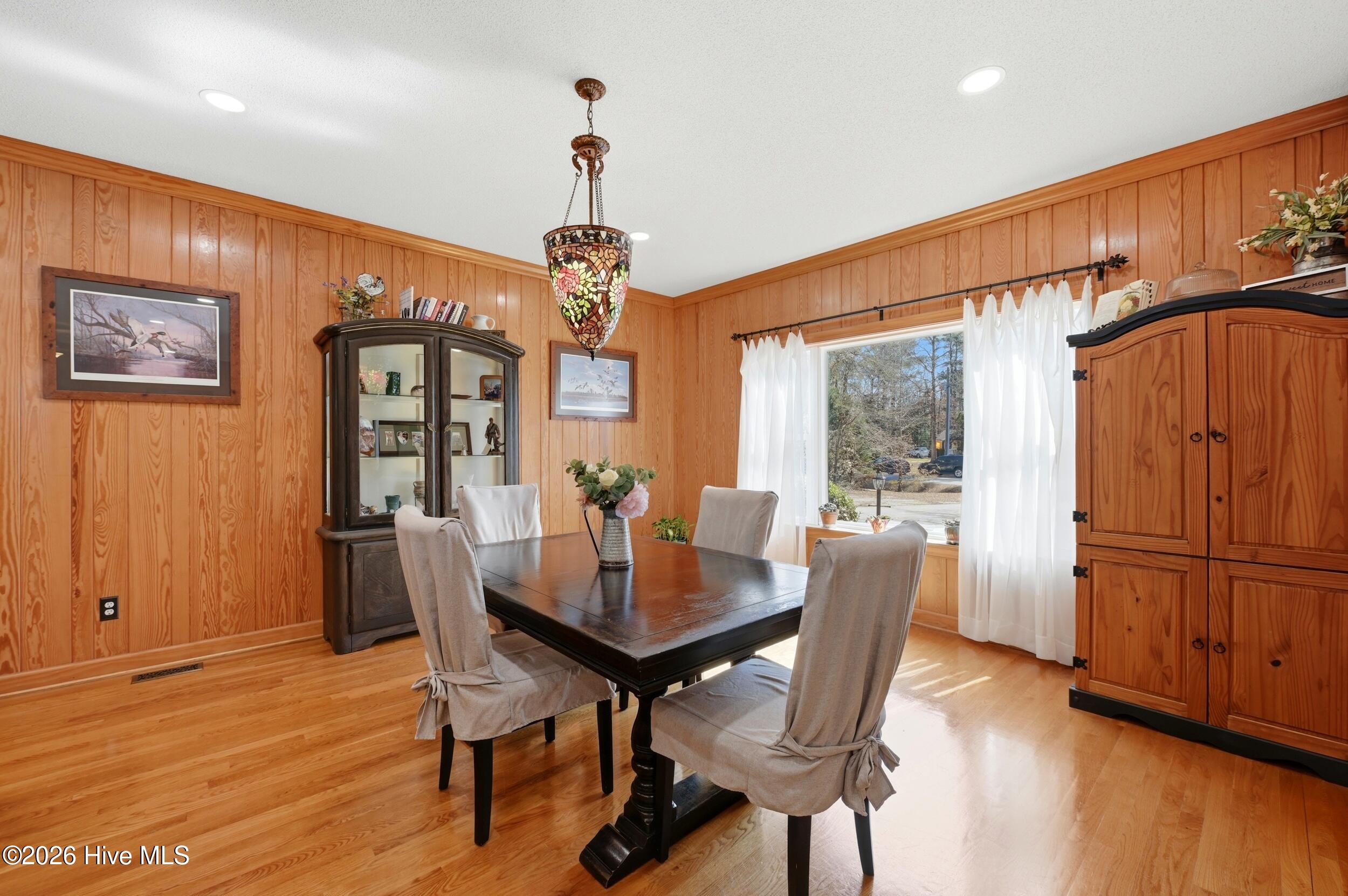 100557238 | Photo 16