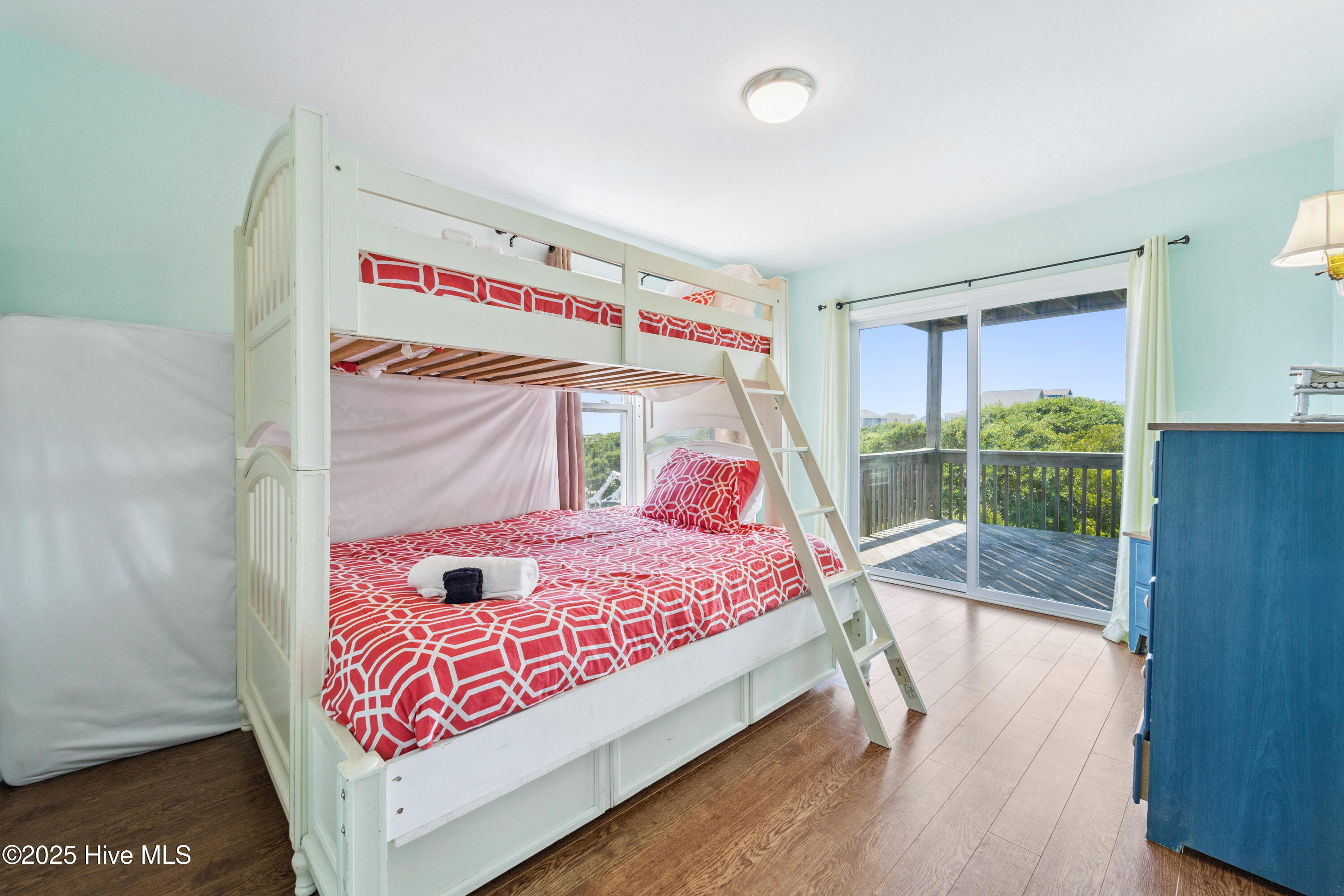 100556675 | Photo 87