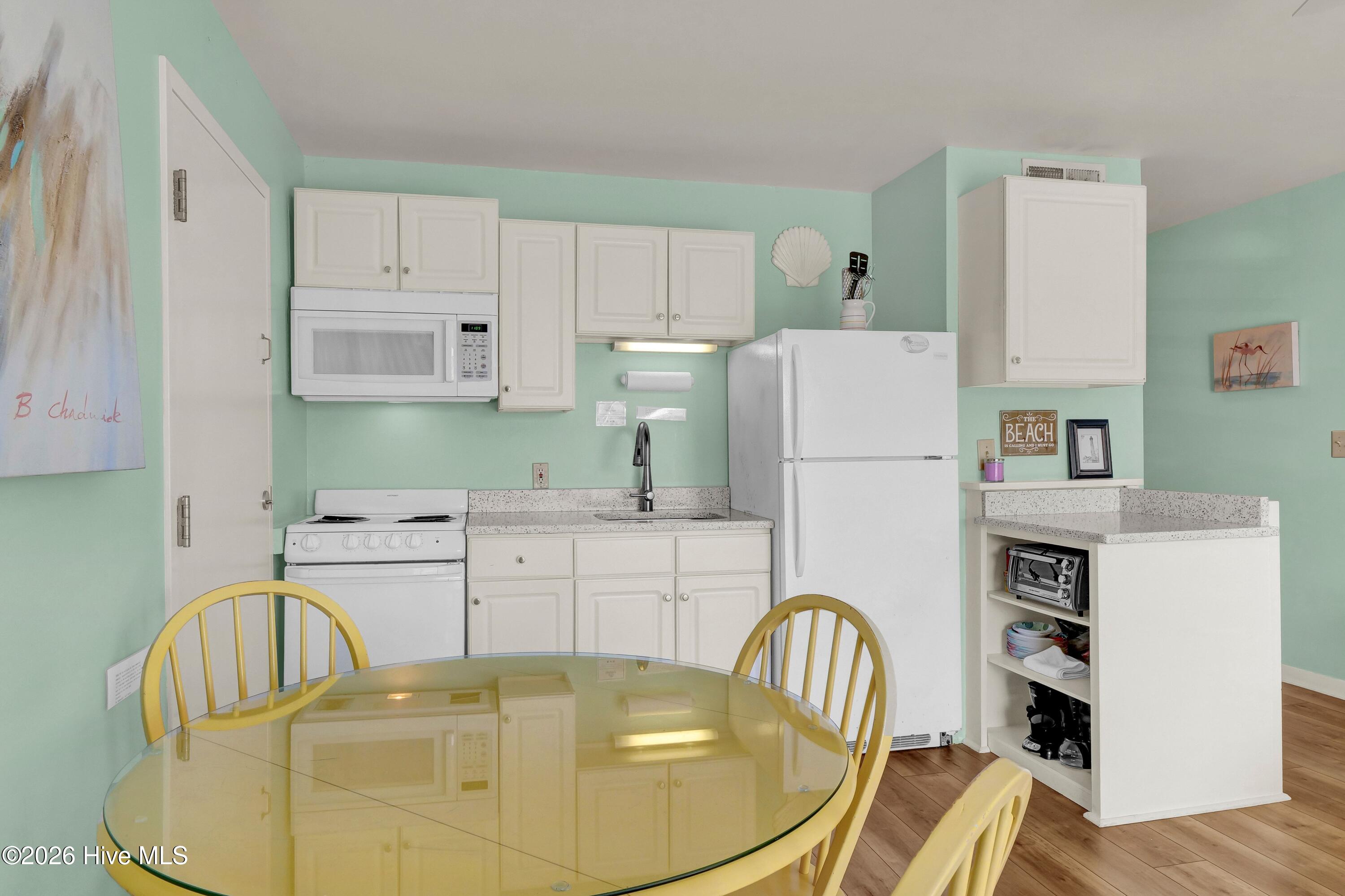 100549737 | Photo 13