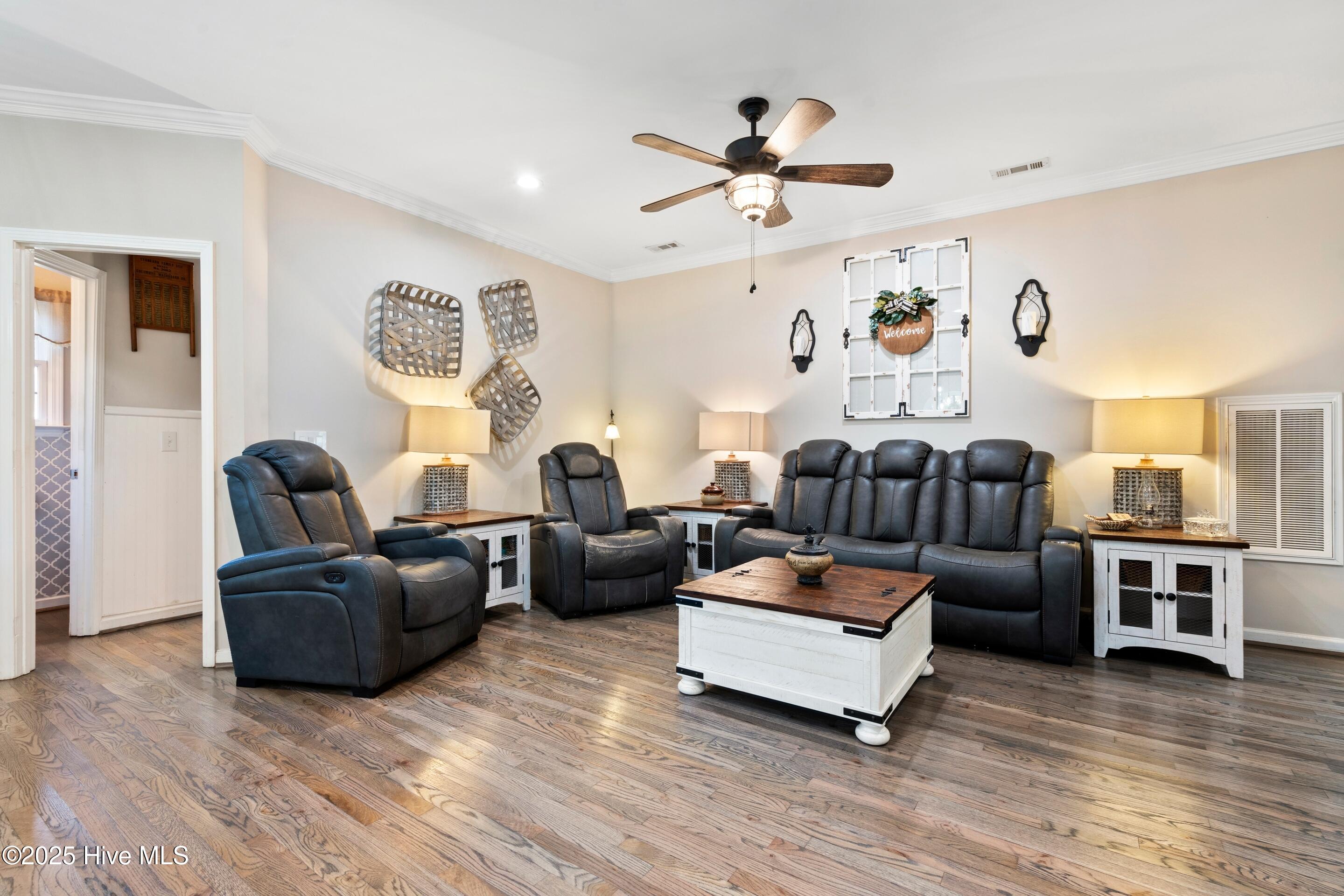 100538310 | Photo 32