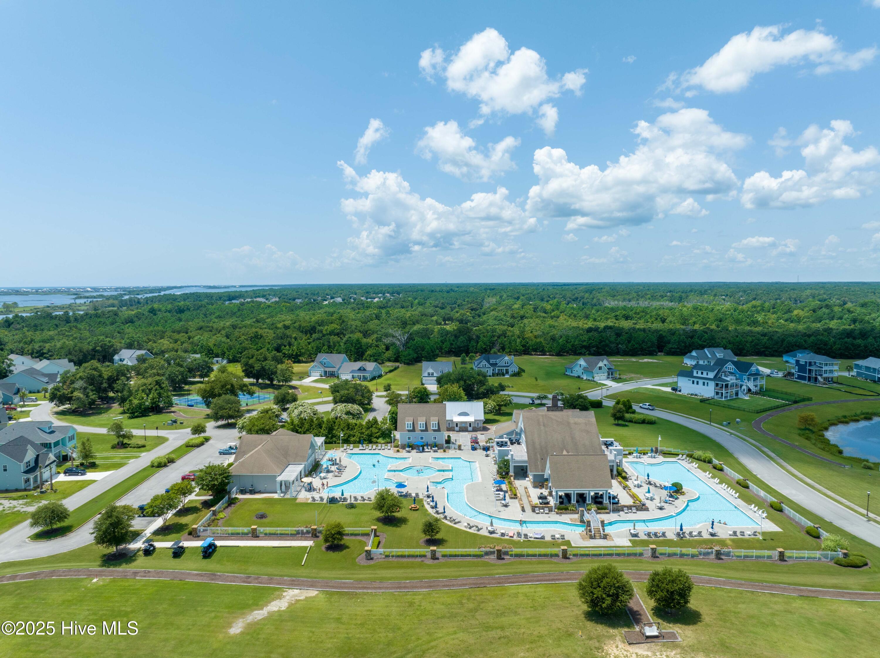 100543712 | Photo 35