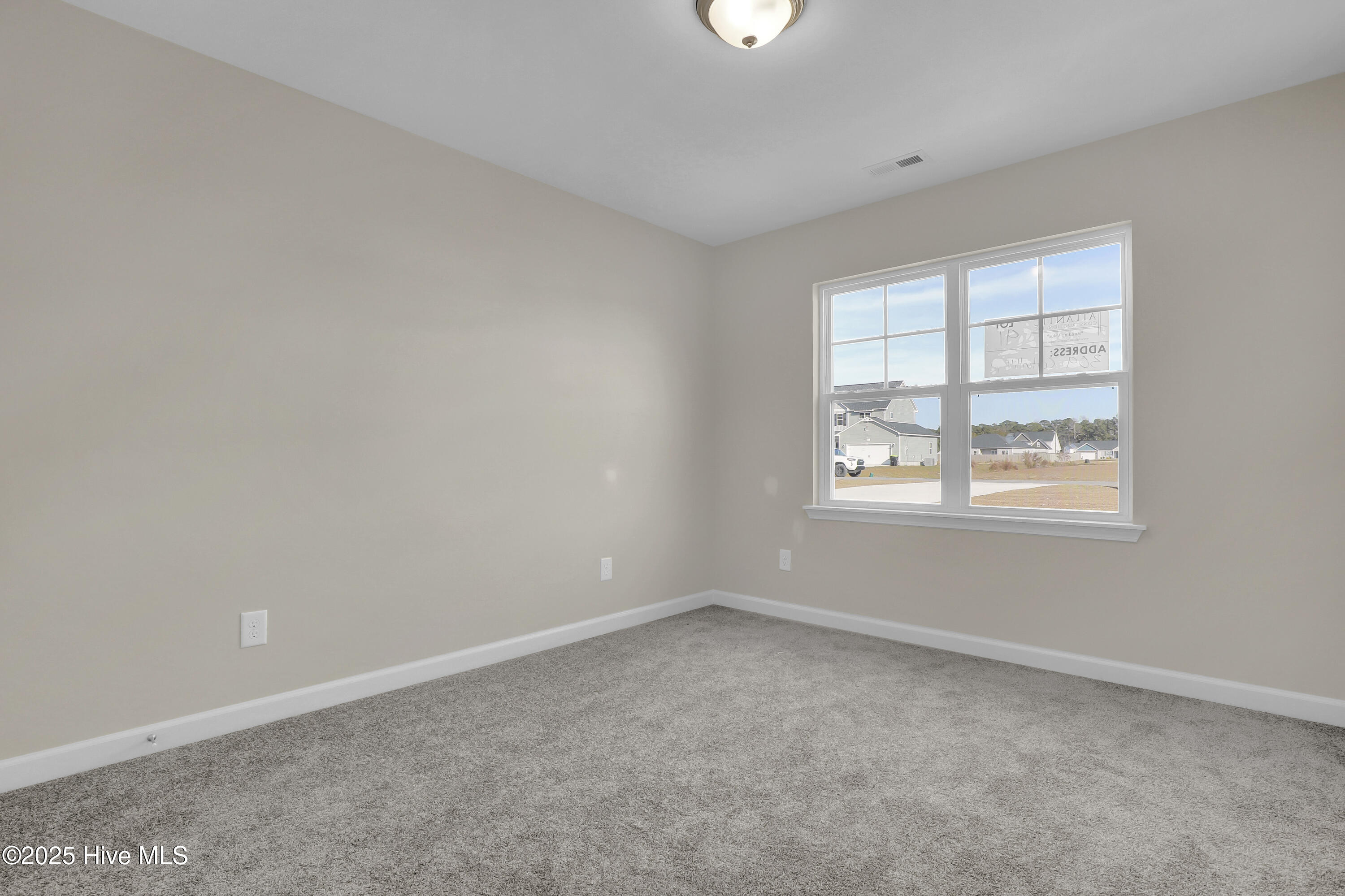 100507419 | Photo 12