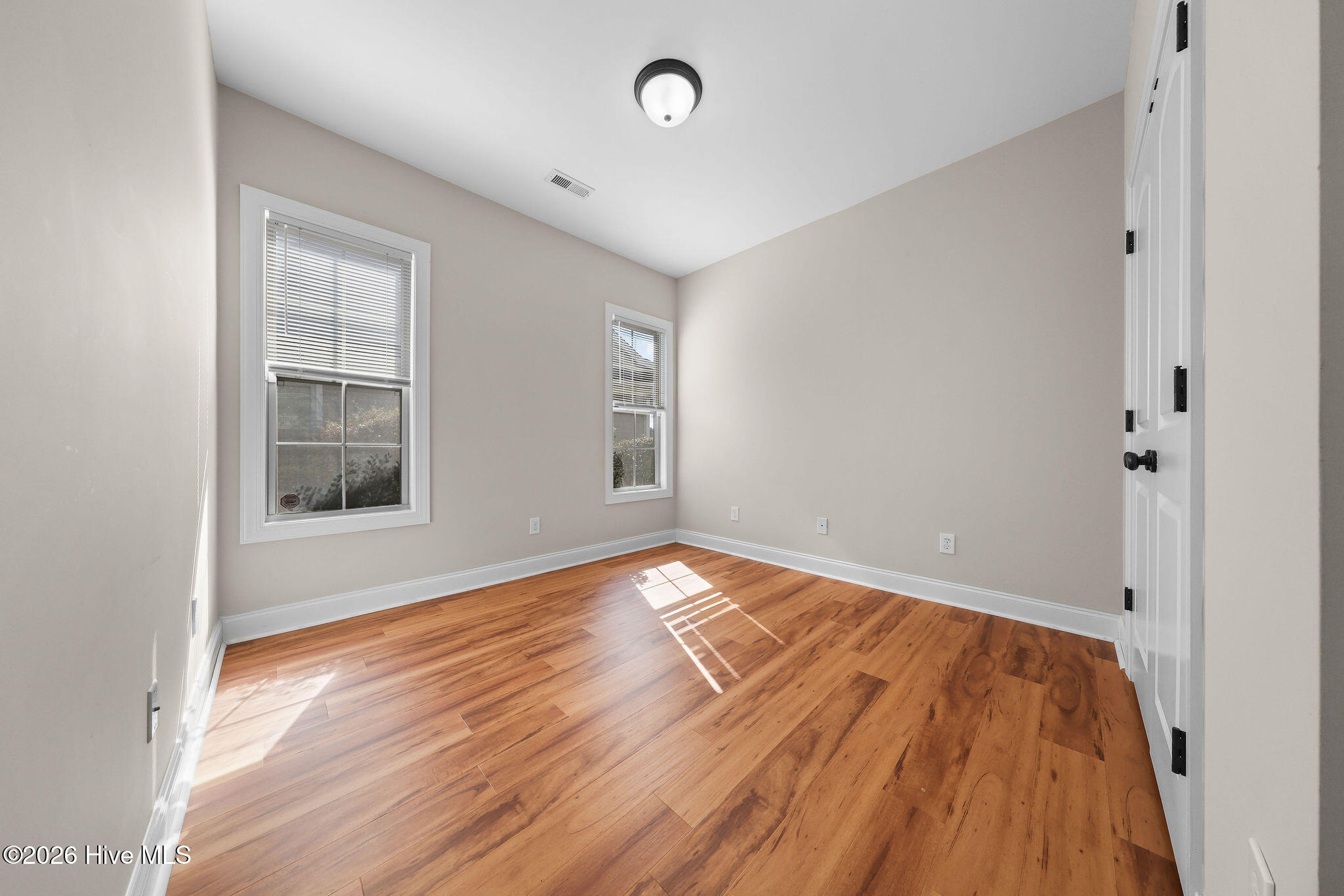 100565690 | Photo 31